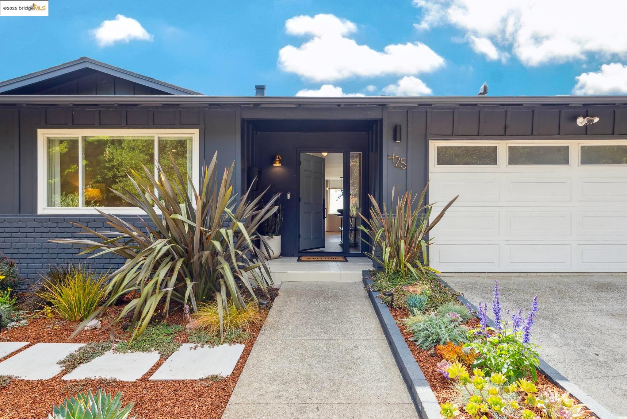 Detail Gallery Image 2 of 55 For 425 Creighton Way, Oakland,  CA 94619 - 4 Beds | 2 Baths