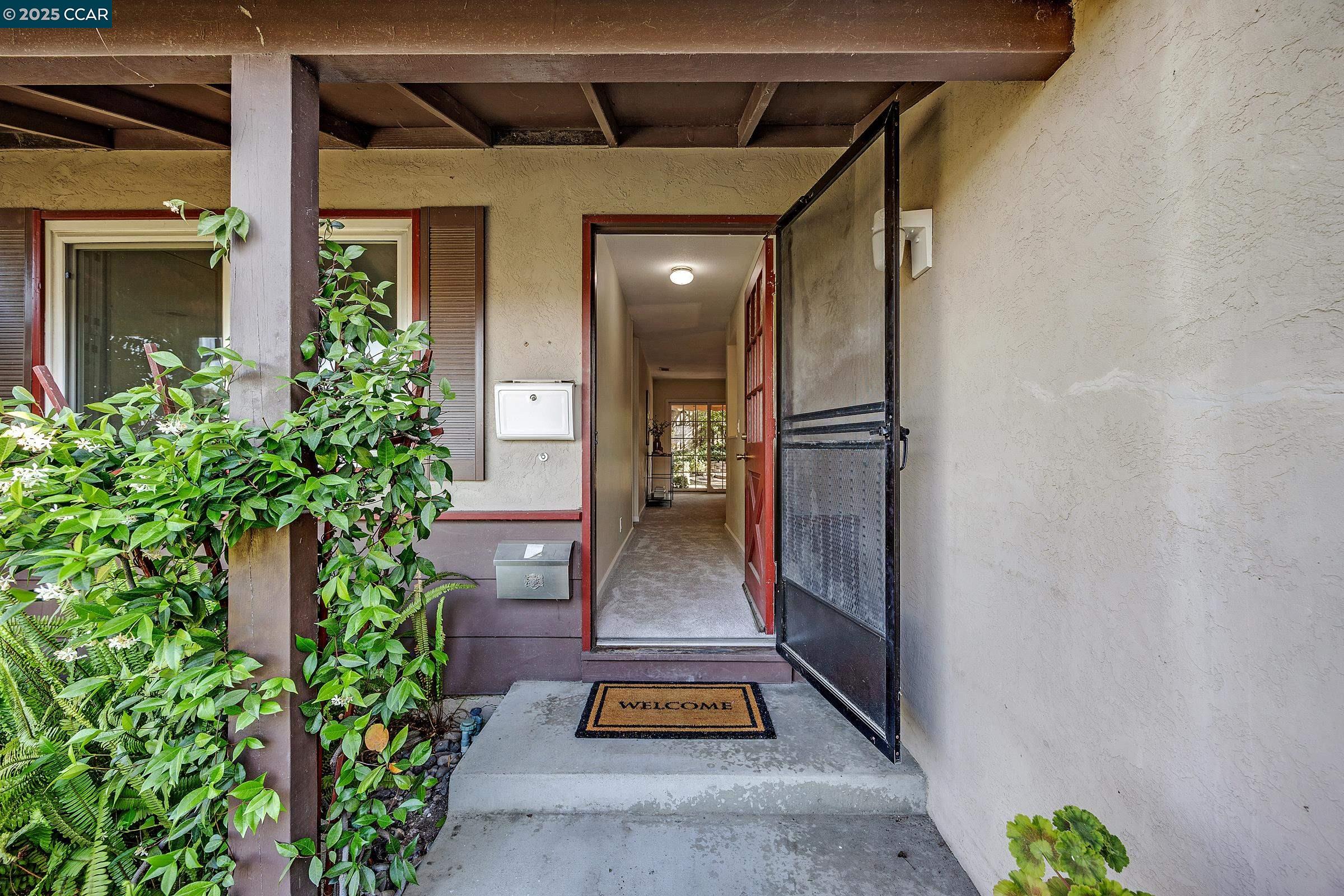 Detail Gallery Image 4 of 20 For 1422 Flintwood Ct, Martinez,  CA 94553 - 3 Beds | 2 Baths