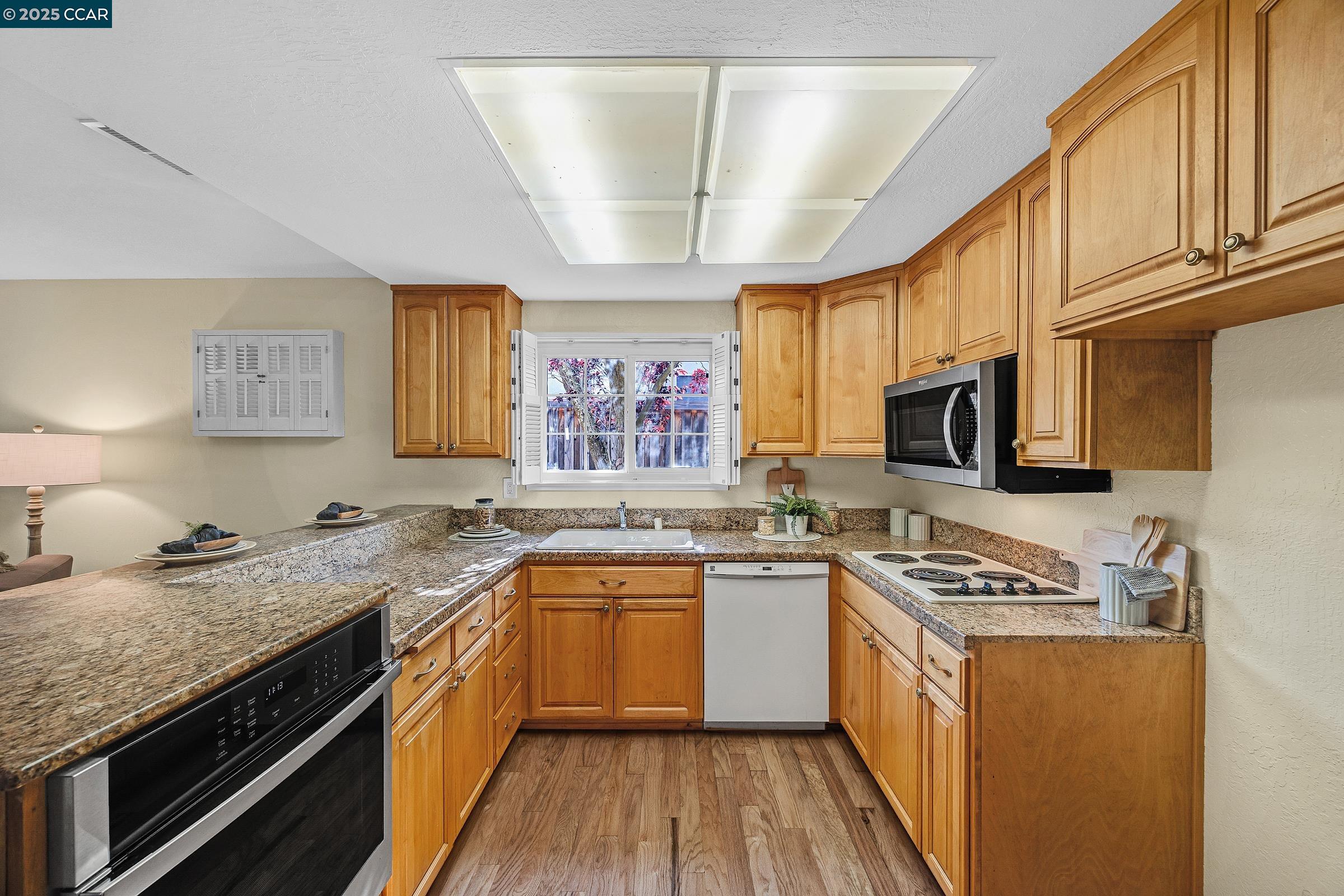 Detail Gallery Image 8 of 20 For 1422 Flintwood Ct, Martinez,  CA 94553 - 3 Beds | 2 Baths