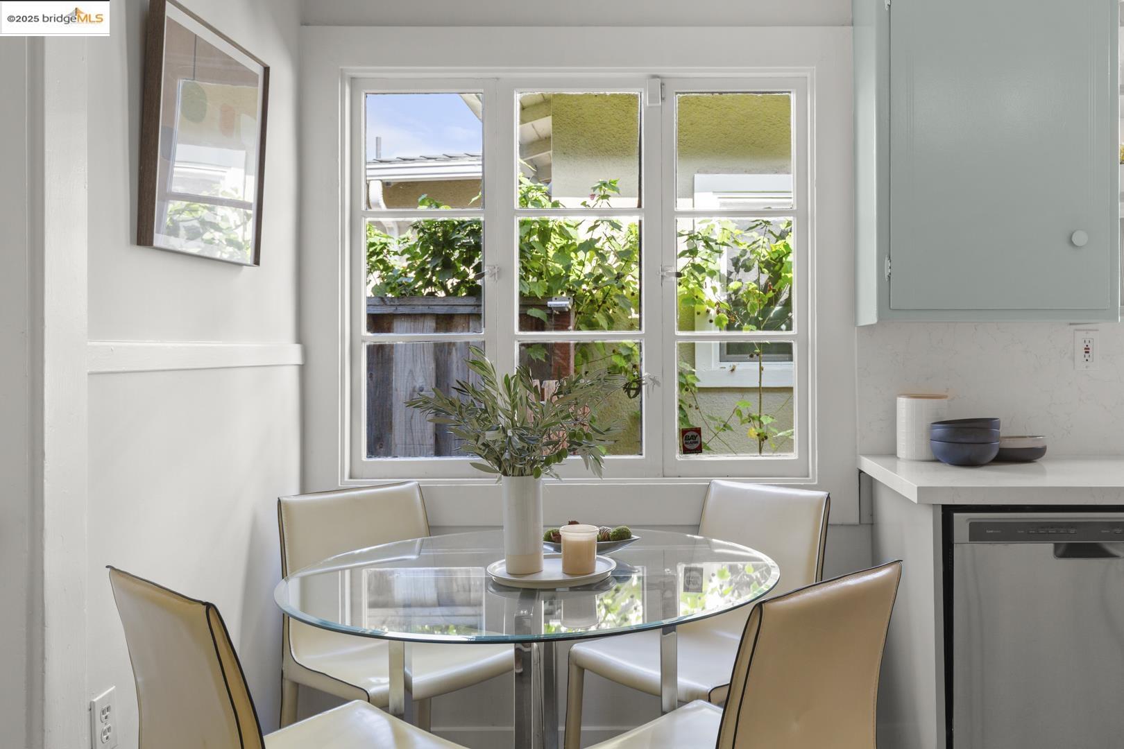 Detail Gallery Image 15 of 38 For 726 60th St, Oakland,  CA 94609 - 3 Beds | 1/1 Baths