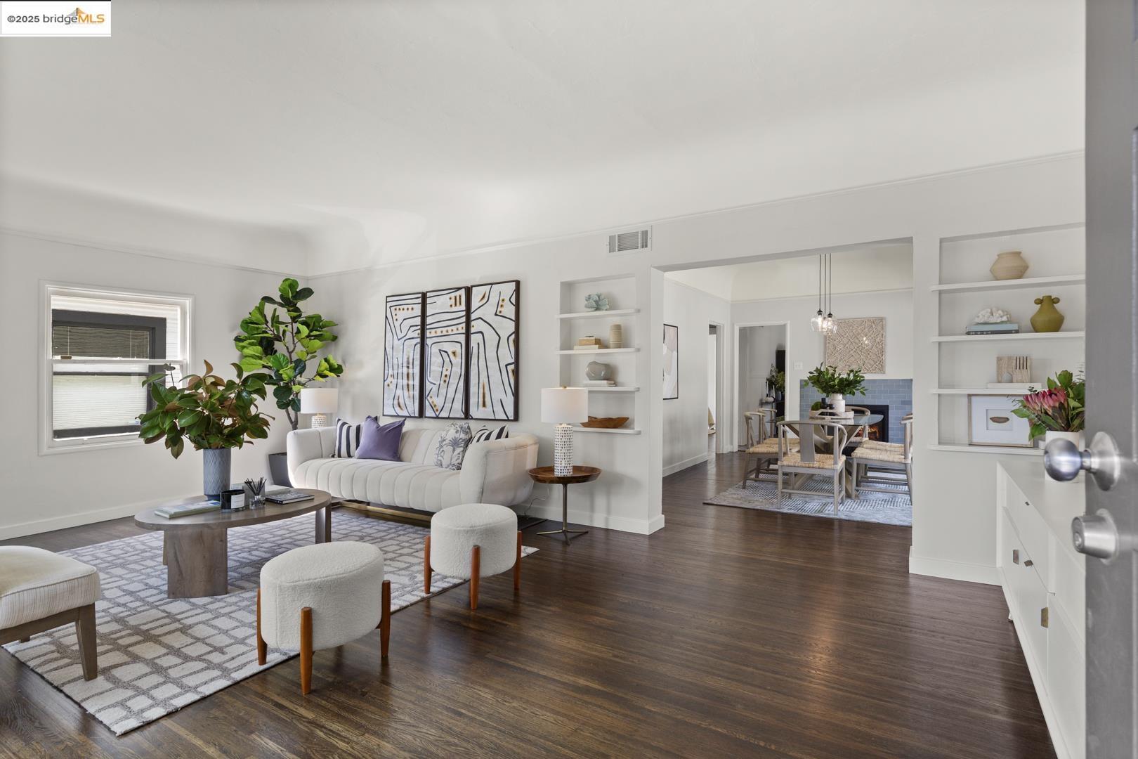 Detail Gallery Image 3 of 38 For 726 60th St, Oakland,  CA 94609 - 3 Beds | 1/1 Baths