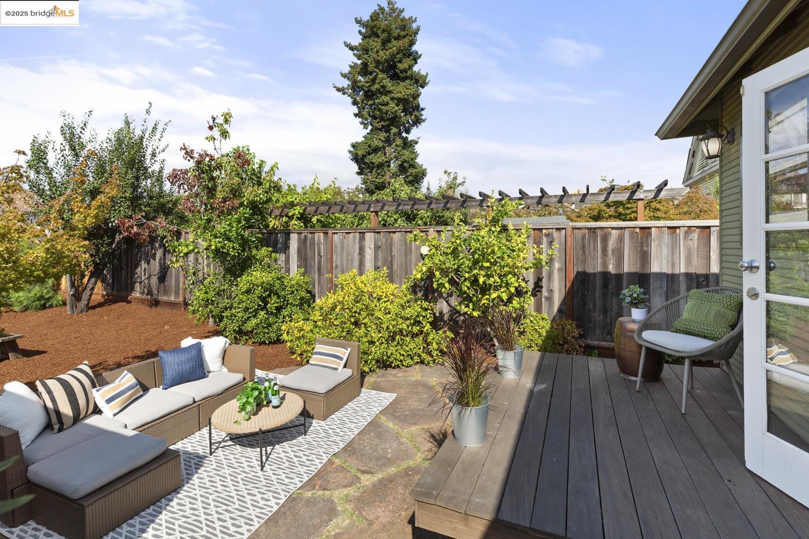Detail Gallery Image 26 of 38 For 726 60th St, Oakland,  CA 94609 - 3 Beds | 1/1 Baths