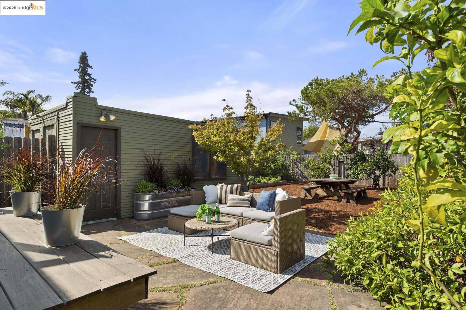 Detail Gallery Image 28 of 38 For 726 60th St, Oakland,  CA 94609 - 3 Beds | 1/1 Baths