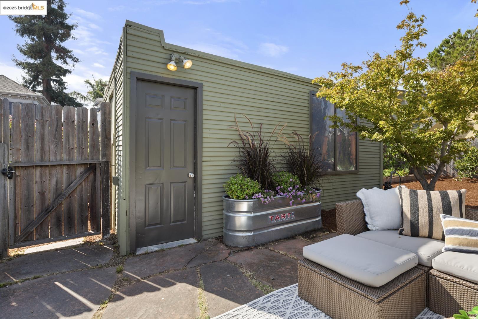 Detail Gallery Image 29 of 38 For 726 60th St, Oakland,  CA 94609 - 3 Beds | 1/1 Baths