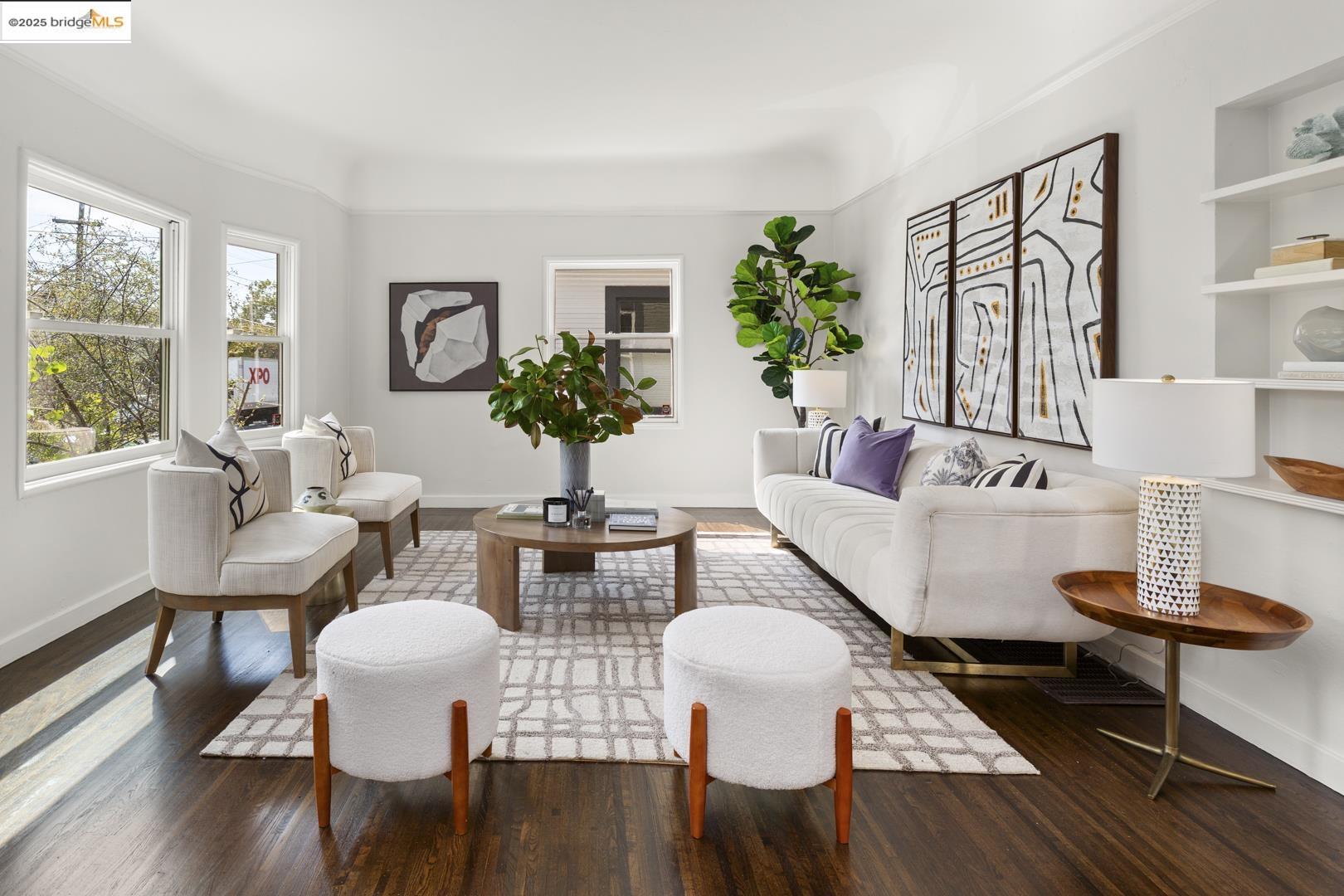 Detail Gallery Image 4 of 38 For 726 60th St, Oakland,  CA 94609 - 3 Beds | 1/1 Baths