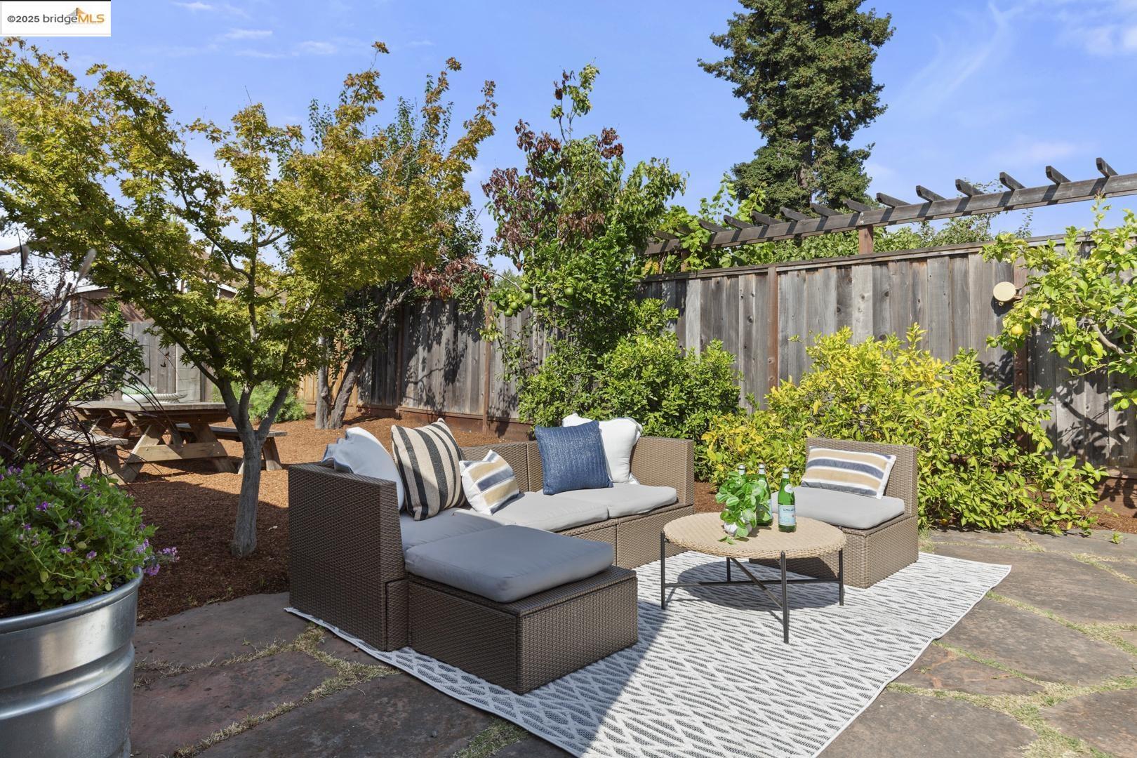 Detail Gallery Image 31 of 38 For 726 60th St, Oakland,  CA 94609 - 3 Beds | 1/1 Baths