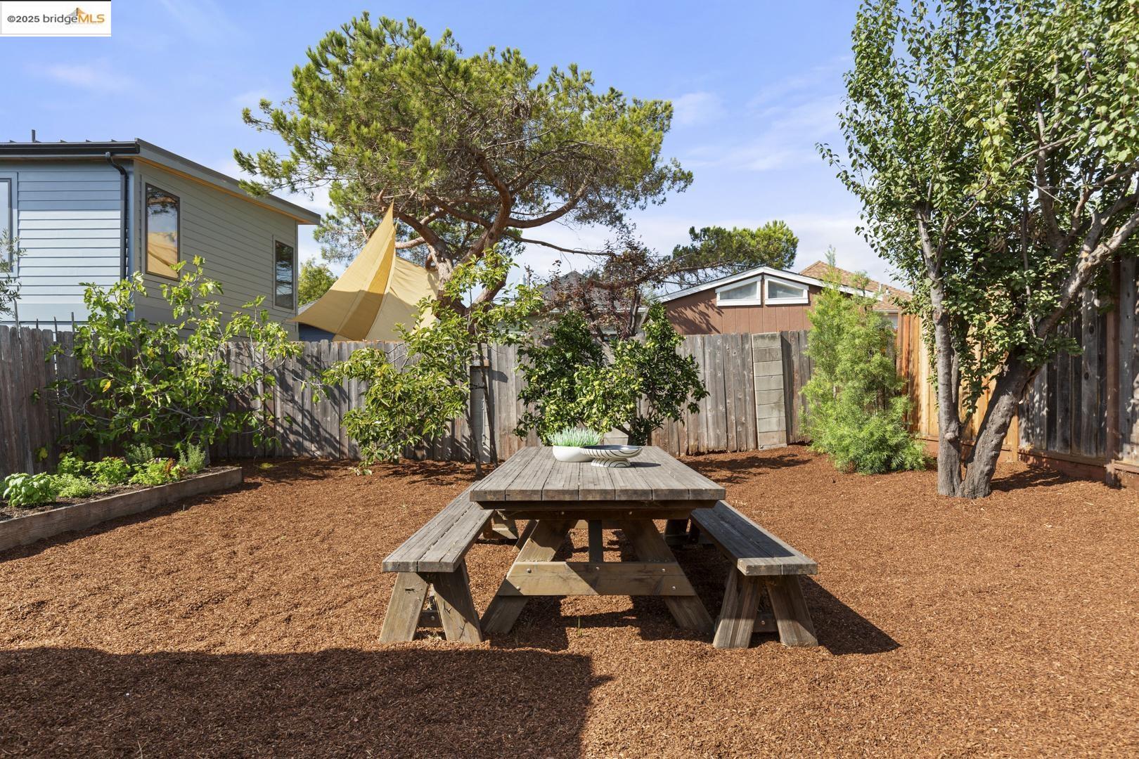 Detail Gallery Image 33 of 38 For 726 60th St, Oakland,  CA 94609 - 3 Beds | 1/1 Baths