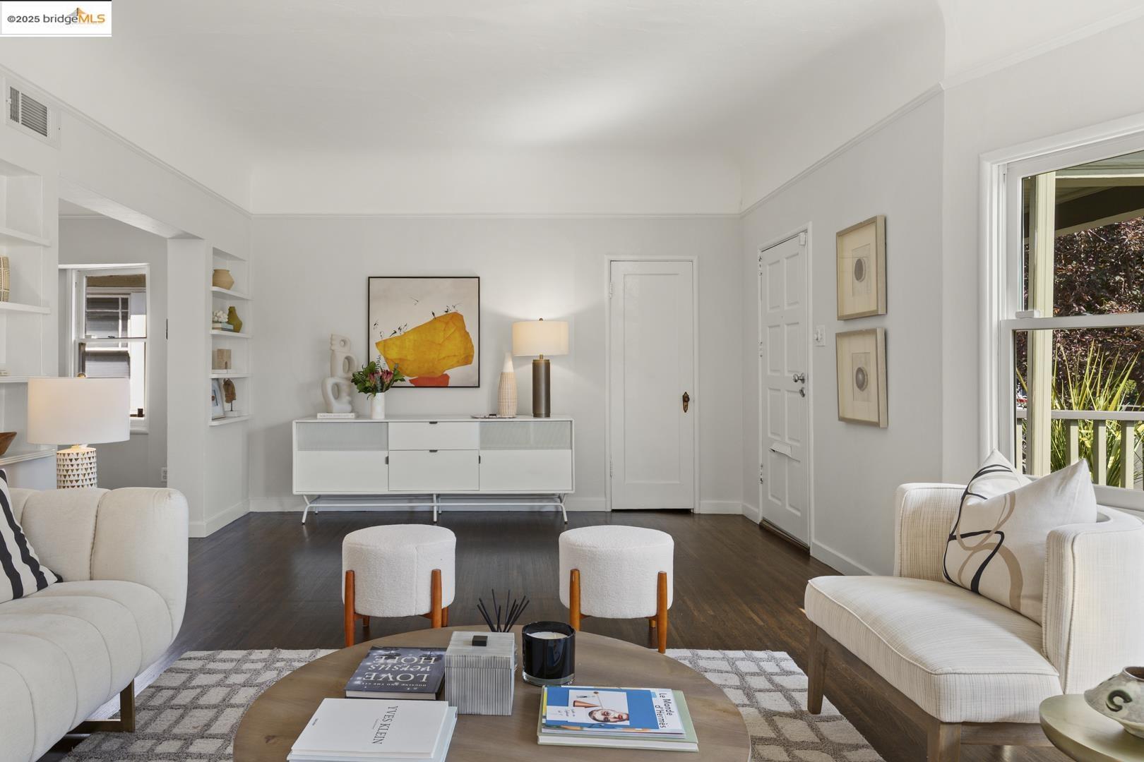 Detail Gallery Image 6 of 38 For 726 60th St, Oakland,  CA 94609 - 3 Beds | 1/1 Baths