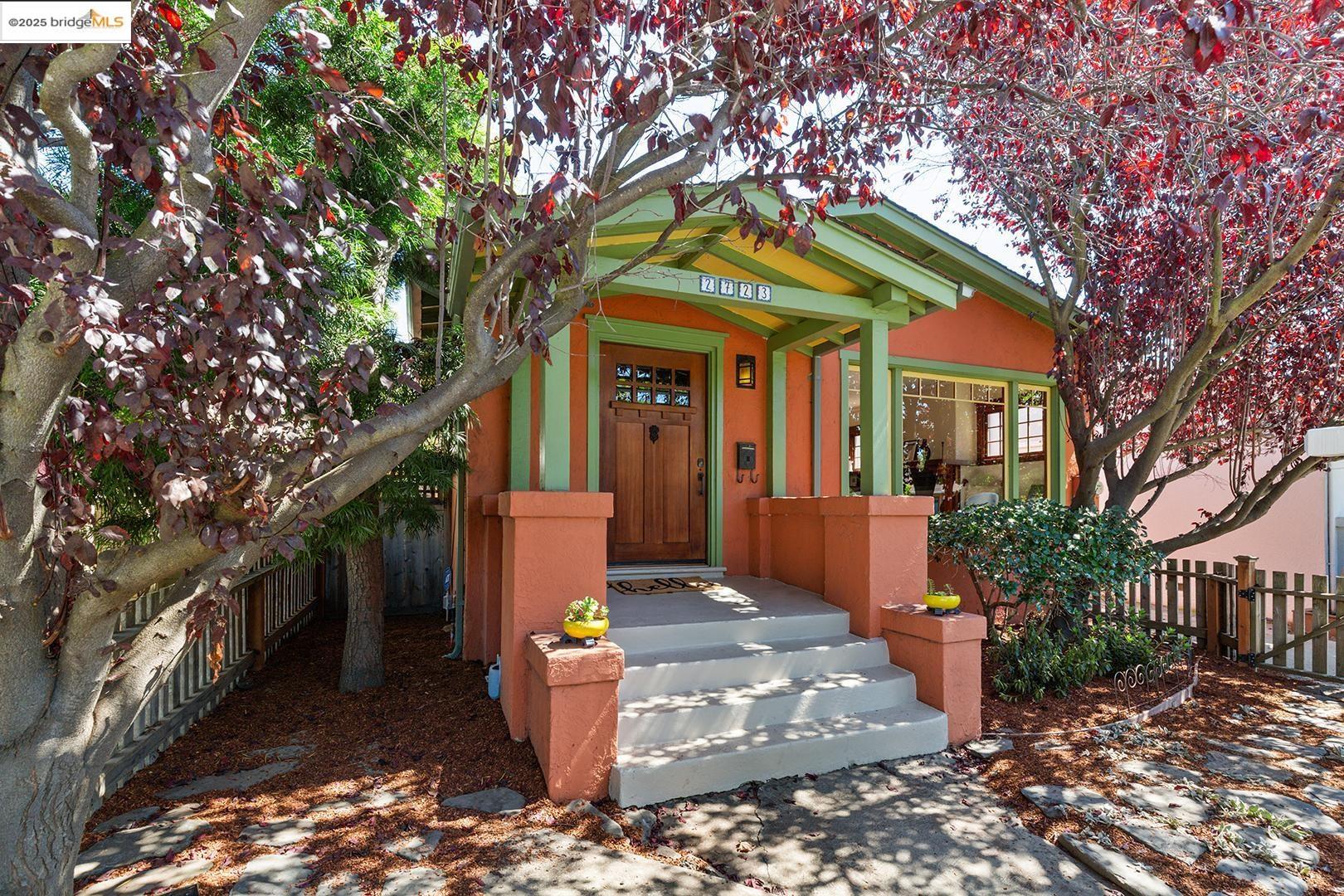 Detail Gallery Image 2 of 34 For 2723 Acton St, Berkeley,  CA 94702 - 2 Beds | 1 Baths