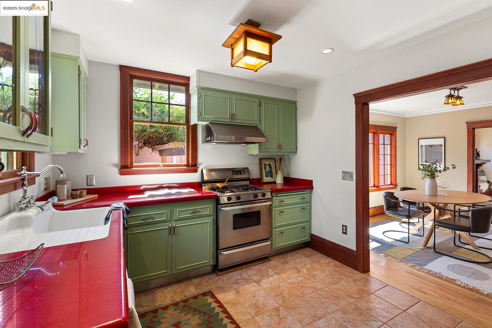 Detail Gallery Image 16 of 34 For 2723 Acton St, Berkeley,  CA 94702 - 2 Beds | 1 Baths