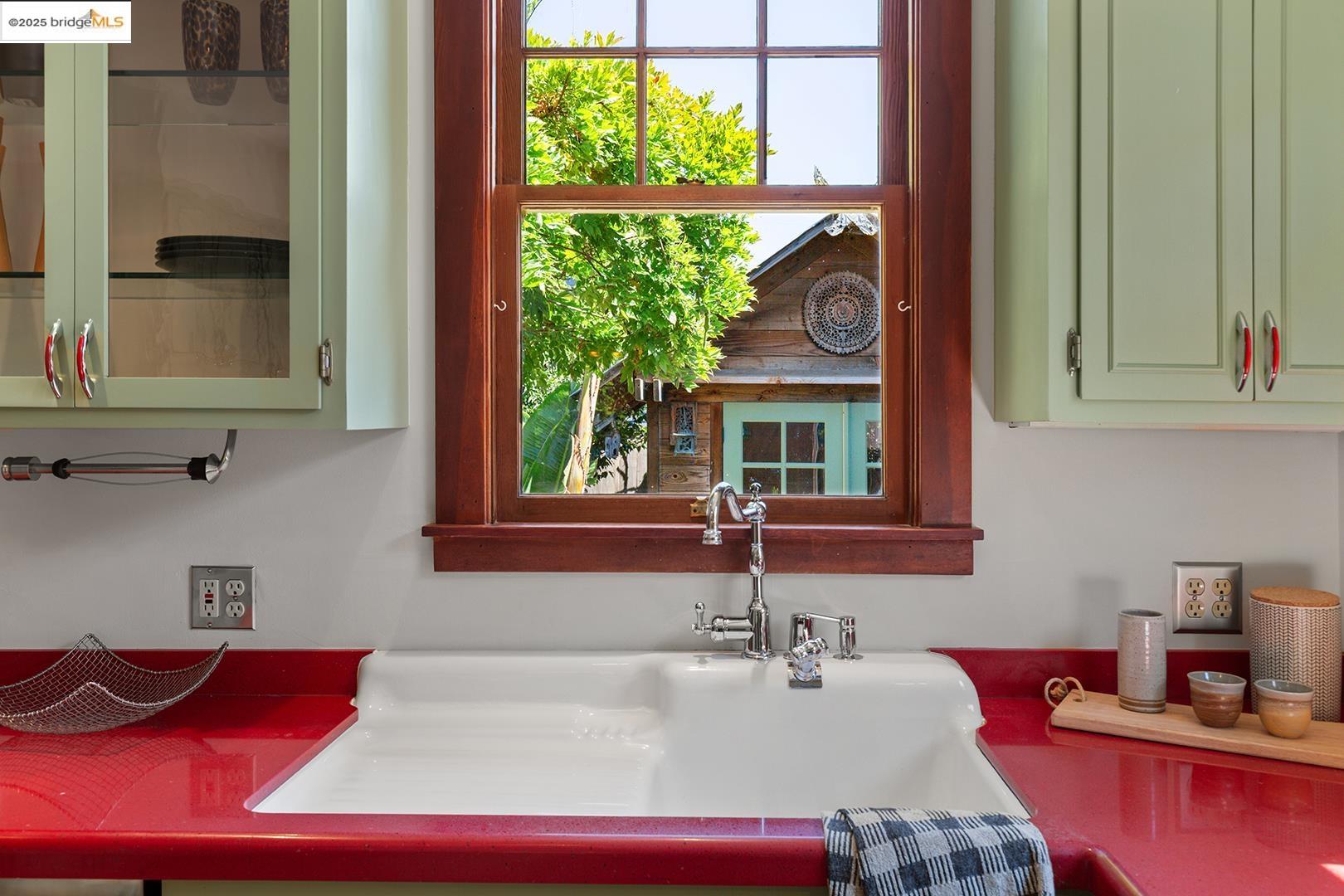 Detail Gallery Image 17 of 34 For 2723 Acton St, Berkeley,  CA 94702 - 2 Beds | 1 Baths