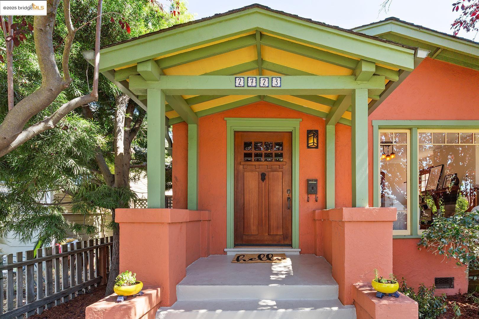 Detail Gallery Image 3 of 34 For 2723 Acton St, Berkeley,  CA 94702 - 2 Beds | 1 Baths