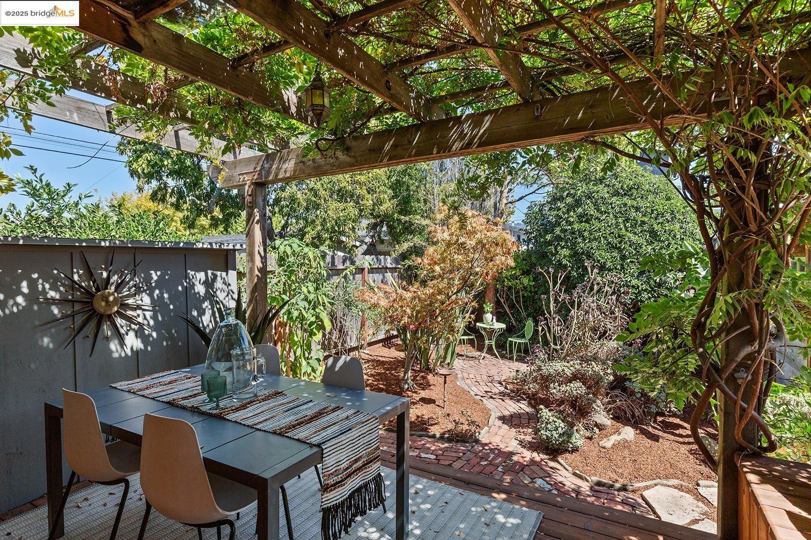 Detail Gallery Image 24 of 34 For 2723 Acton St, Berkeley,  CA 94702 - 2 Beds | 1 Baths