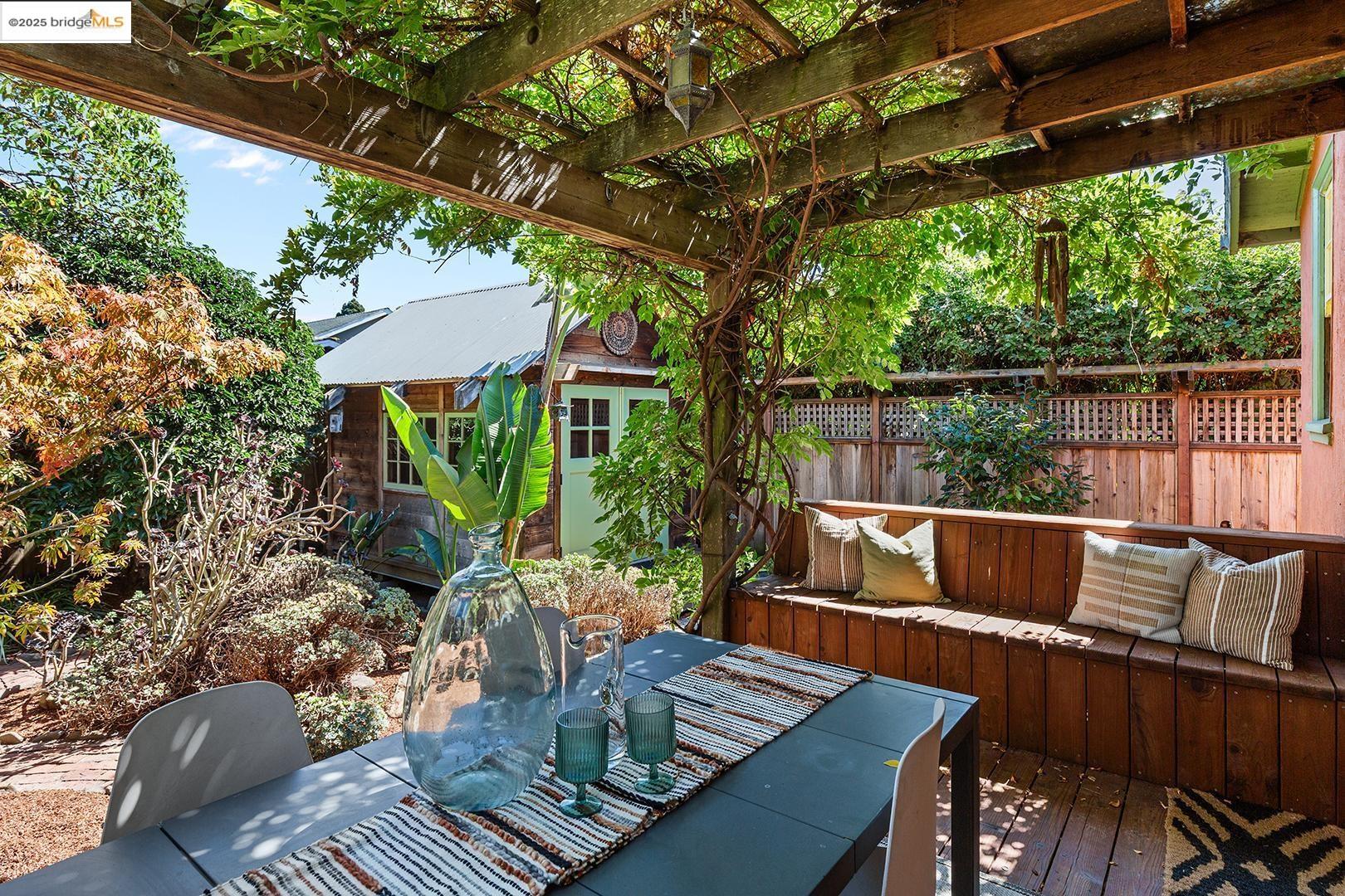 Detail Gallery Image 25 of 34 For 2723 Acton St, Berkeley,  CA 94702 - 2 Beds | 1 Baths