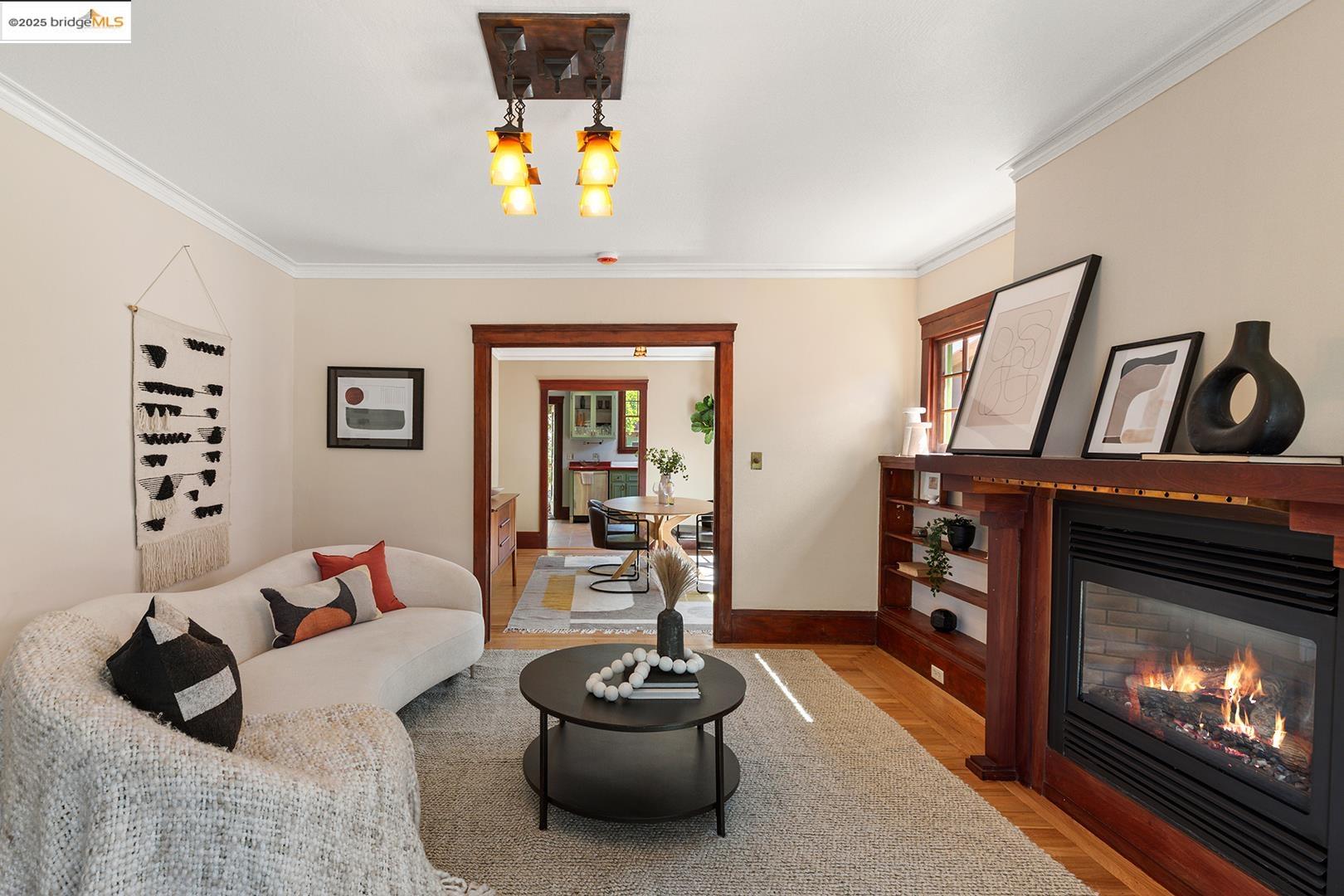 Detail Gallery Image 8 of 34 For 2723 Acton St, Berkeley,  CA 94702 - 2 Beds | 1 Baths