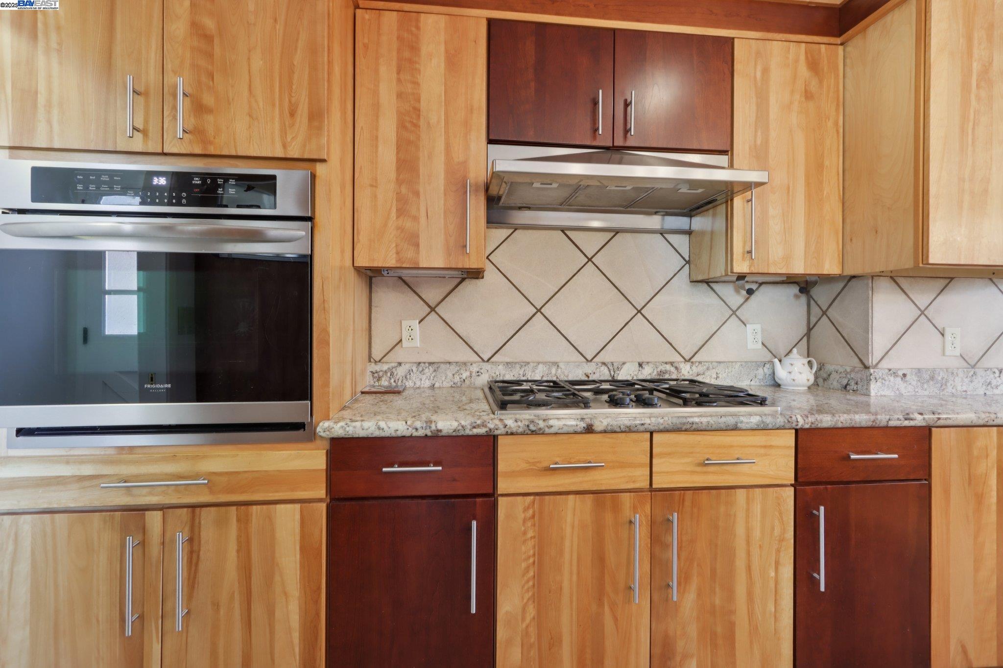 Detail Gallery Image 13 of 30 For 20145 Butterfield Dr, Castro Valley,  CA 94546 - 3 Beds | 2 Baths