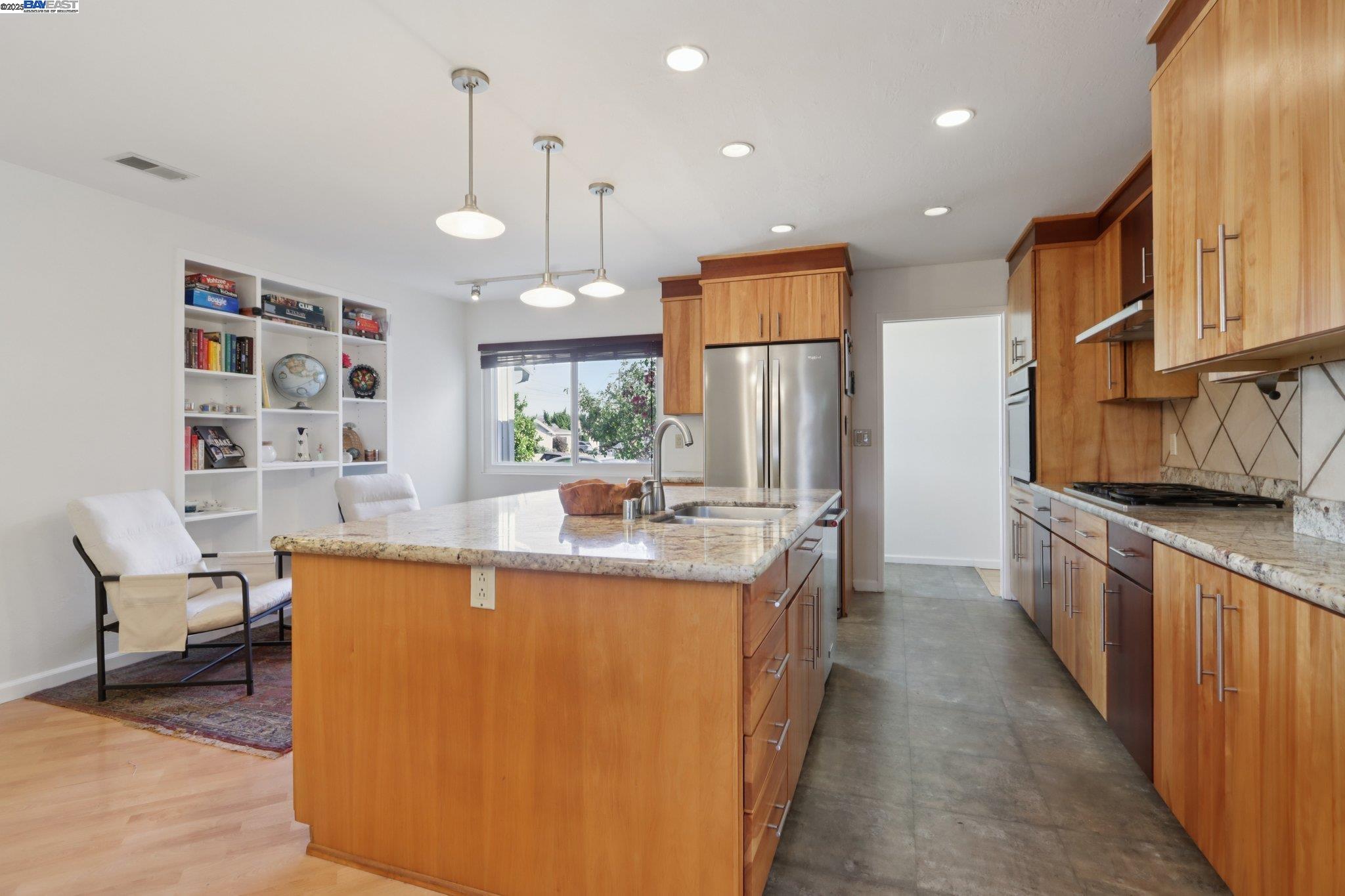 Detail Gallery Image 14 of 30 For 20145 Butterfield Dr, Castro Valley,  CA 94546 - 3 Beds | 2 Baths