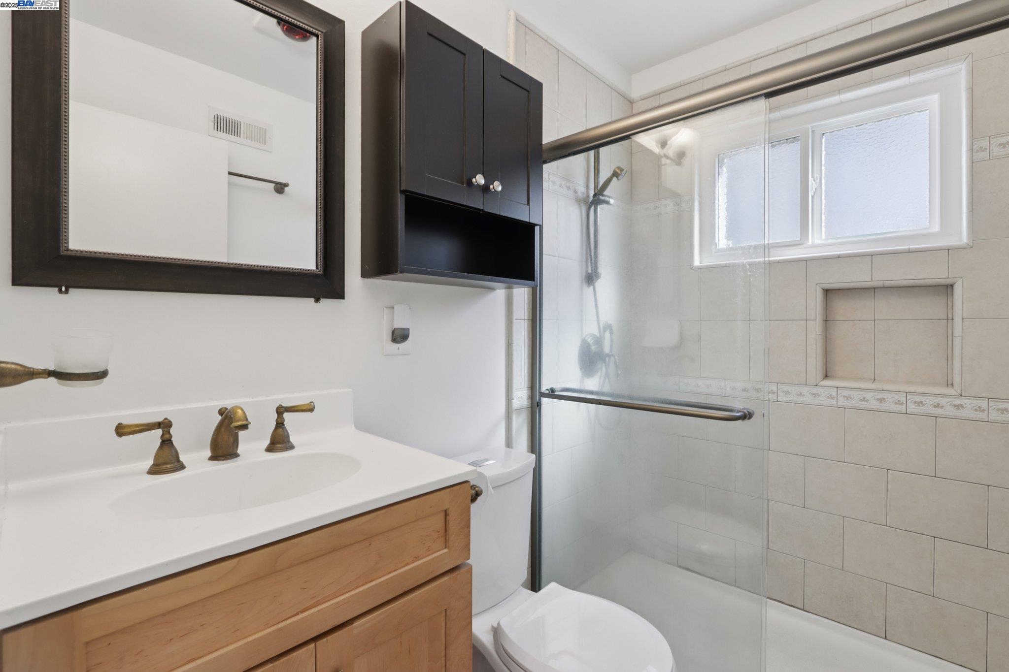 Detail Gallery Image 18 of 30 For 20145 Butterfield Dr, Castro Valley,  CA 94546 - 3 Beds | 2 Baths