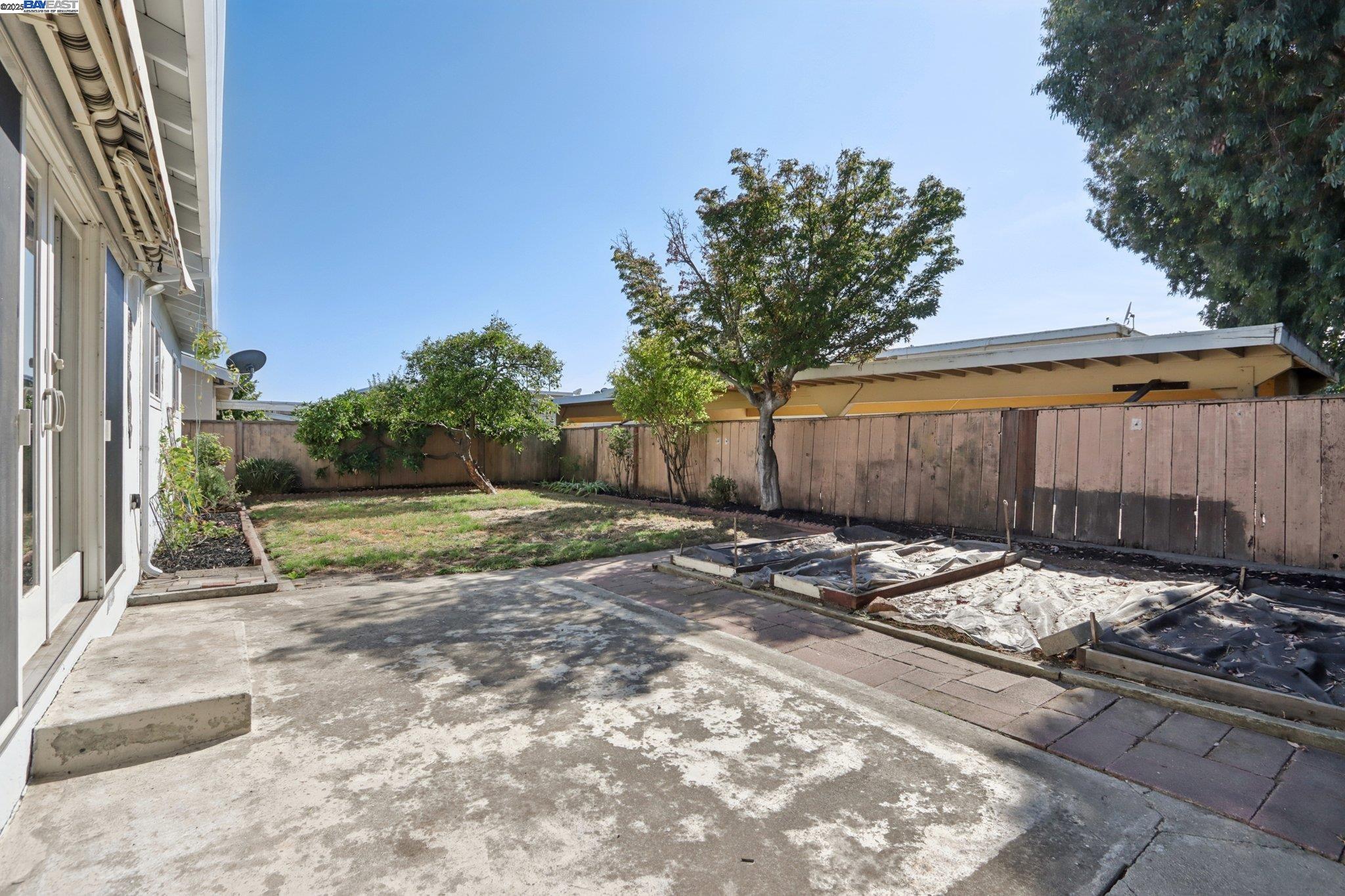 Detail Gallery Image 20 of 30 For 20145 Butterfield Dr, Castro Valley,  CA 94546 - 3 Beds | 2 Baths