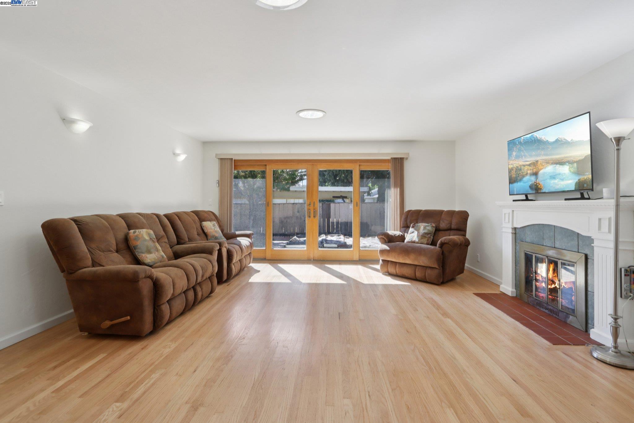 Detail Gallery Image 4 of 30 For 20145 Butterfield Dr, Castro Valley,  CA 94546 - 3 Beds | 2 Baths