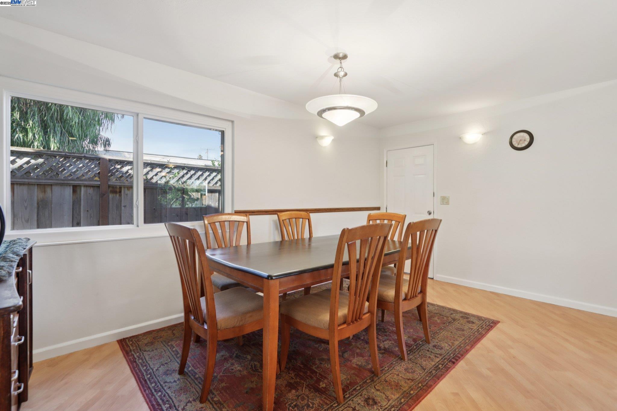 Detail Gallery Image 6 of 30 For 20145 Butterfield Dr, Castro Valley,  CA 94546 - 3 Beds | 2 Baths