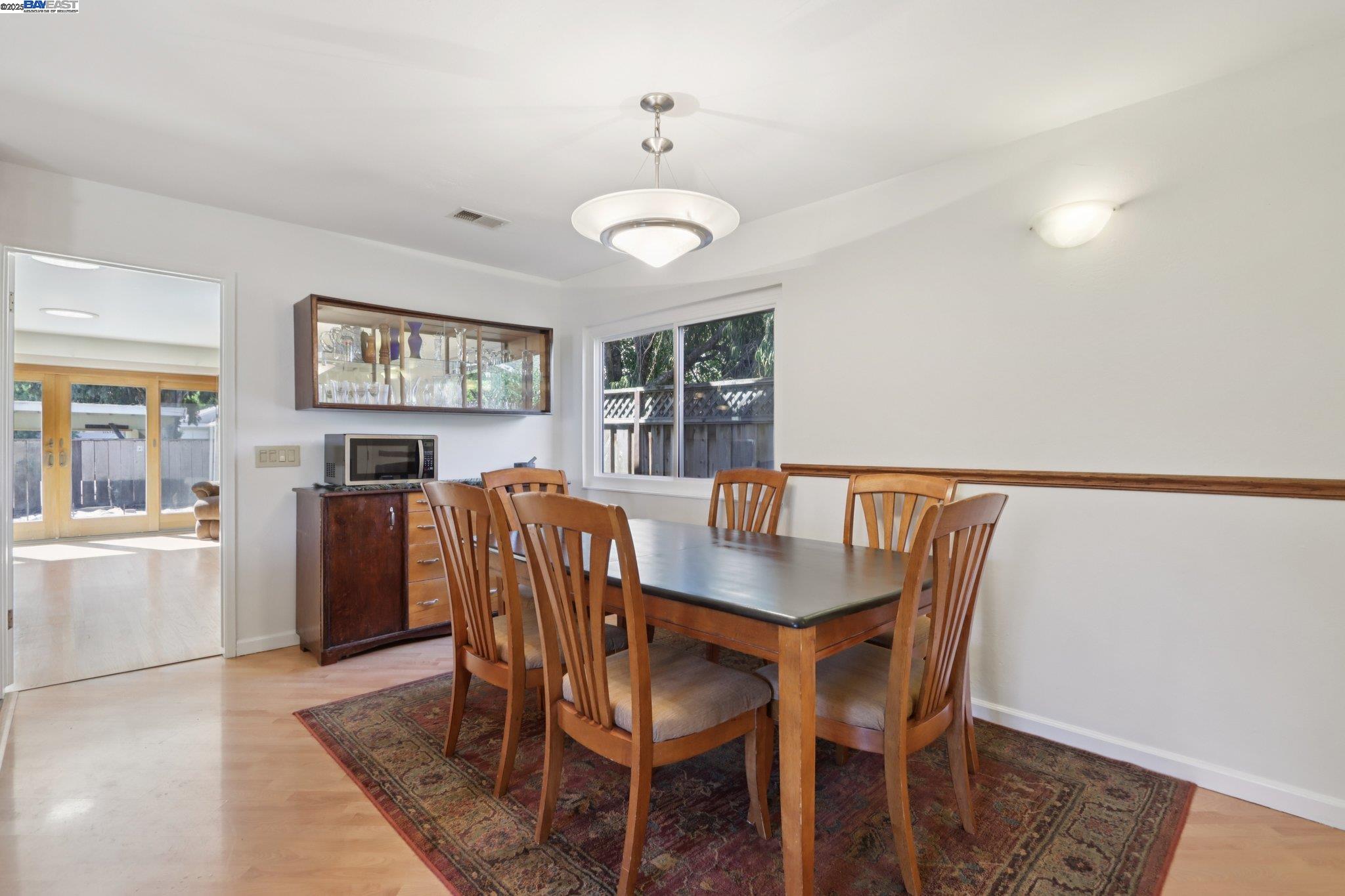 Detail Gallery Image 7 of 30 For 20145 Butterfield Dr, Castro Valley,  CA 94546 - 3 Beds | 2 Baths