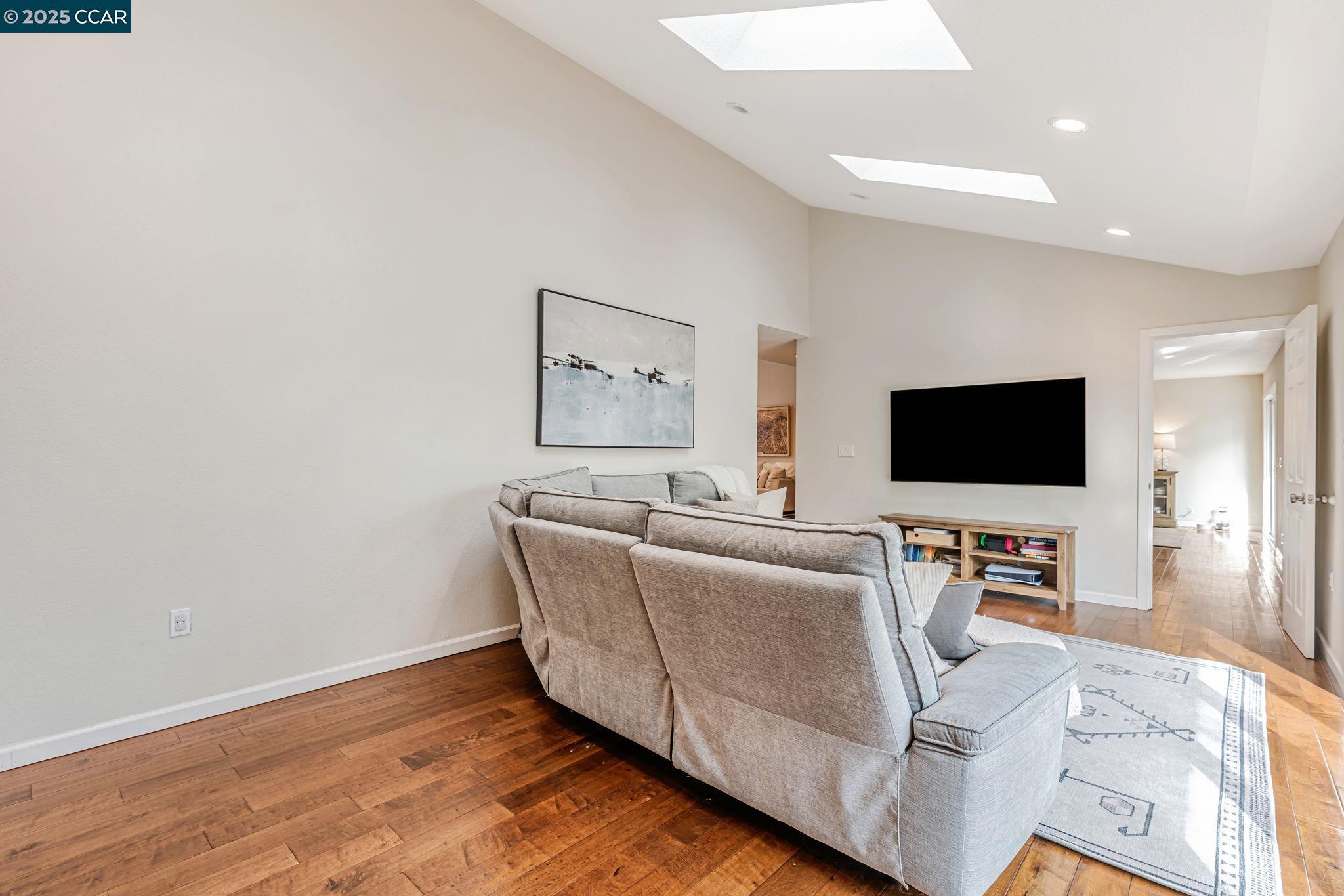 Detail Gallery Image 11 of 39 For 4871 Thiessen Ct, Concord,  CA 94521 - 3 Beds | 2 Baths