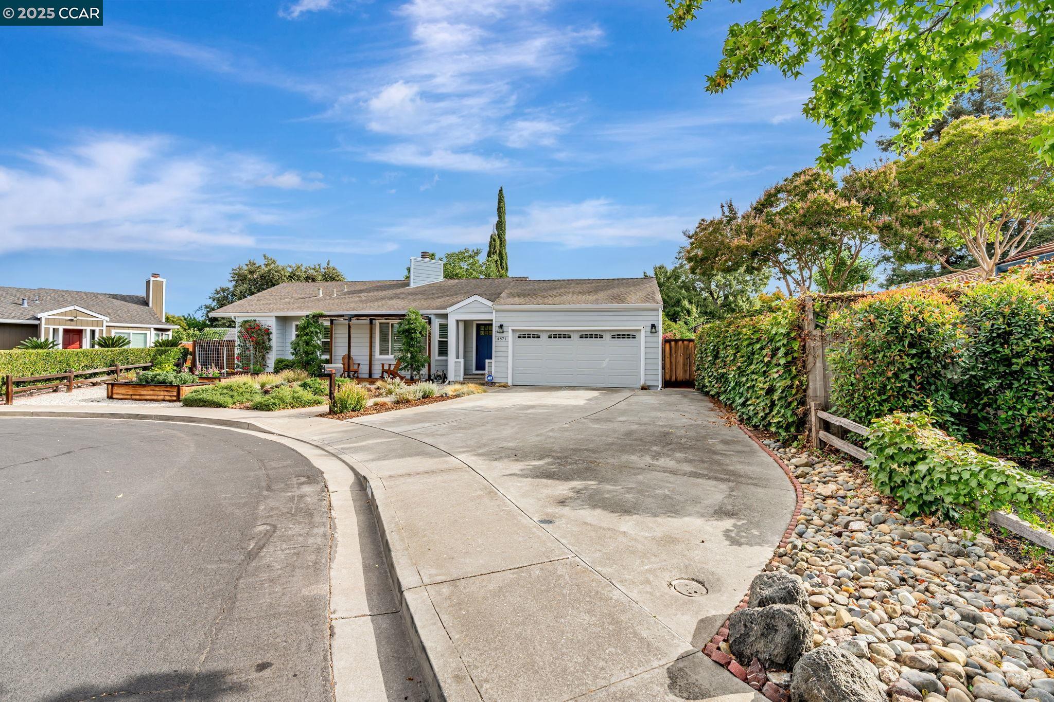 Detail Gallery Image 3 of 39 For 4871 Thiessen Ct, Concord,  CA 94521 - 3 Beds | 2 Baths