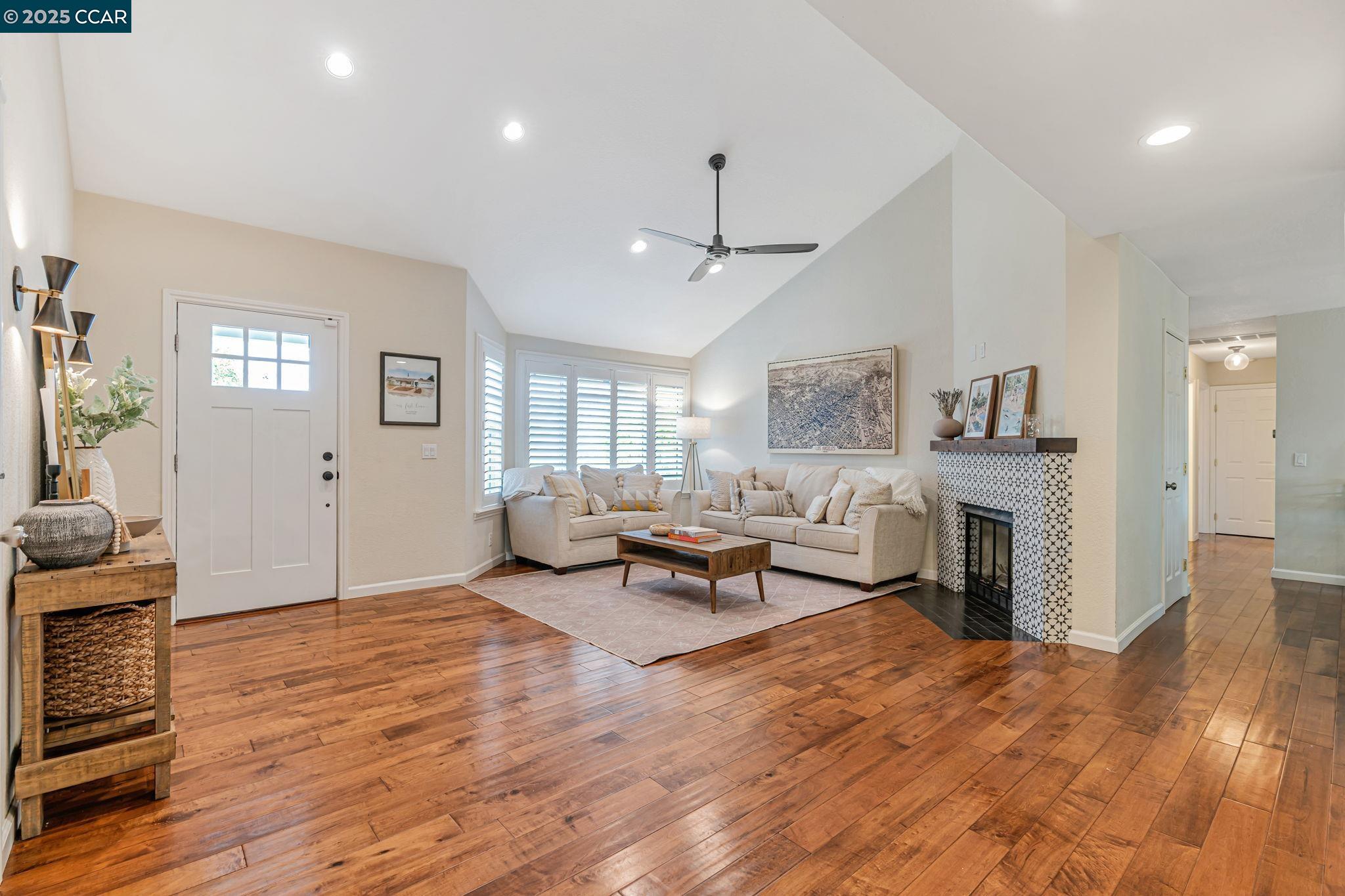 Detail Gallery Image 5 of 39 For 4871 Thiessen Ct, Concord,  CA 94521 - 3 Beds | 2 Baths