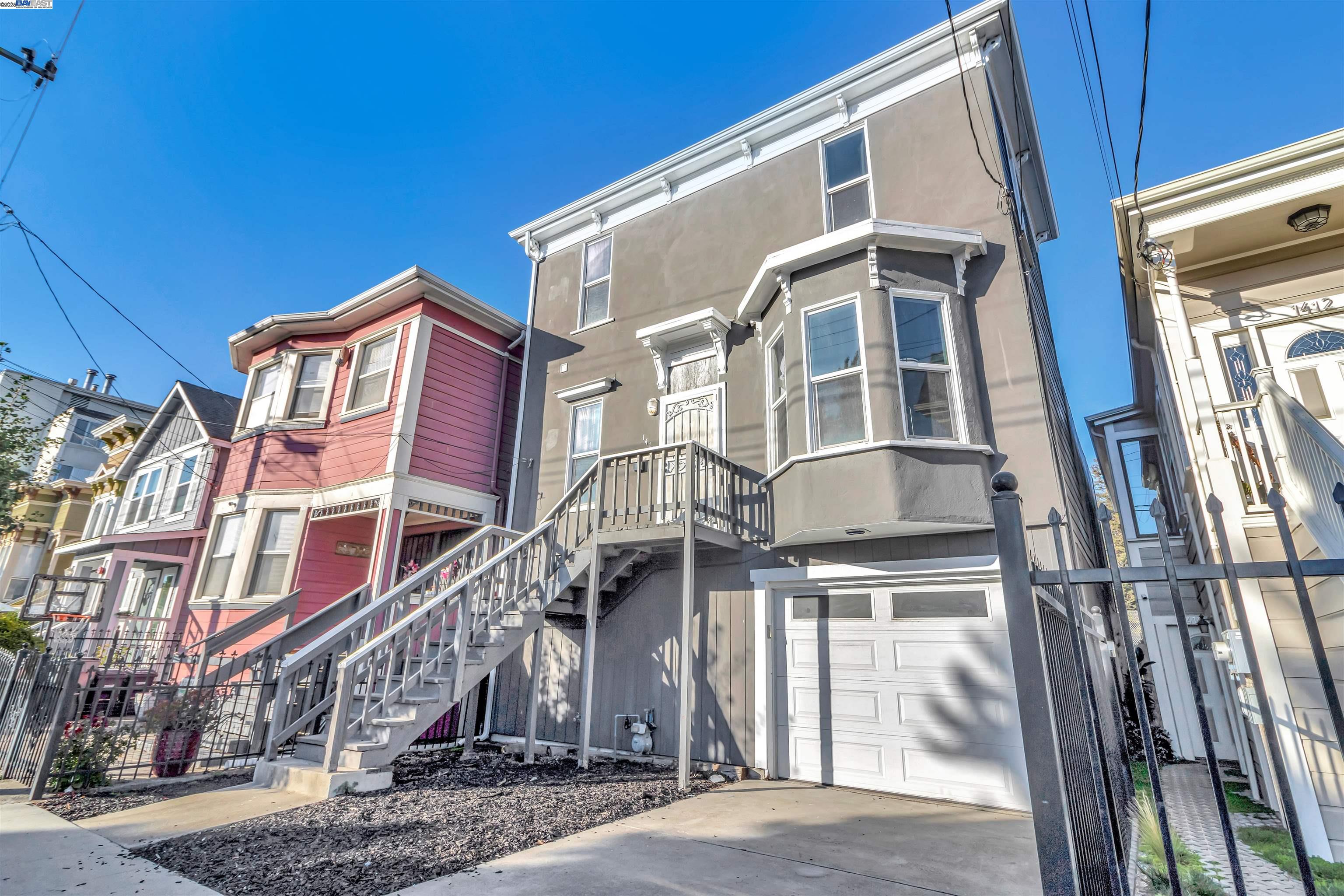 Detail Gallery Image 2 of 35 For 1416 12th St, Oakland,  CA 94607 - 5 Beds | 2 Baths