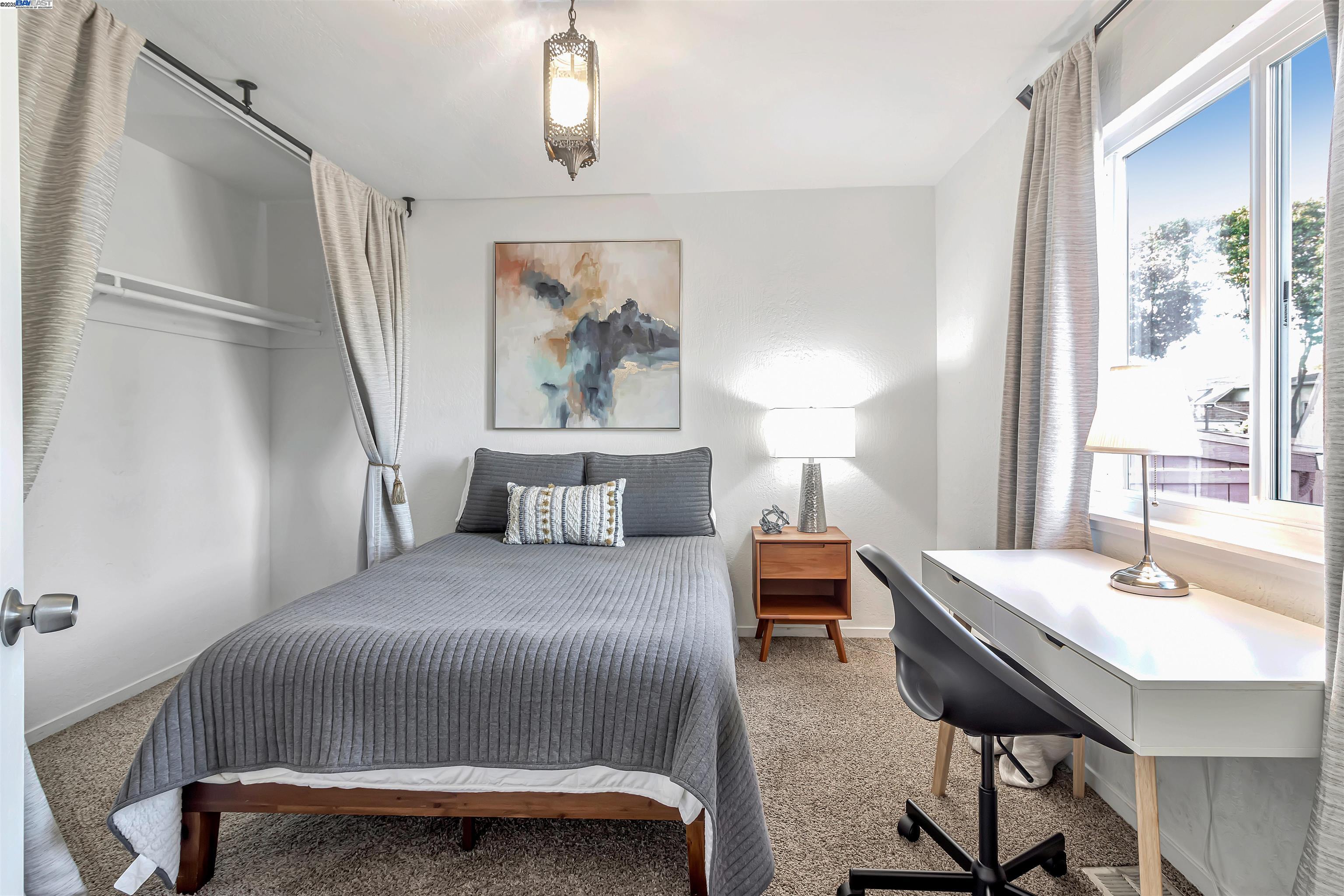 Detail Gallery Image 15 of 35 For 1416 12th St, Oakland,  CA 94607 - 5 Beds | 2 Baths