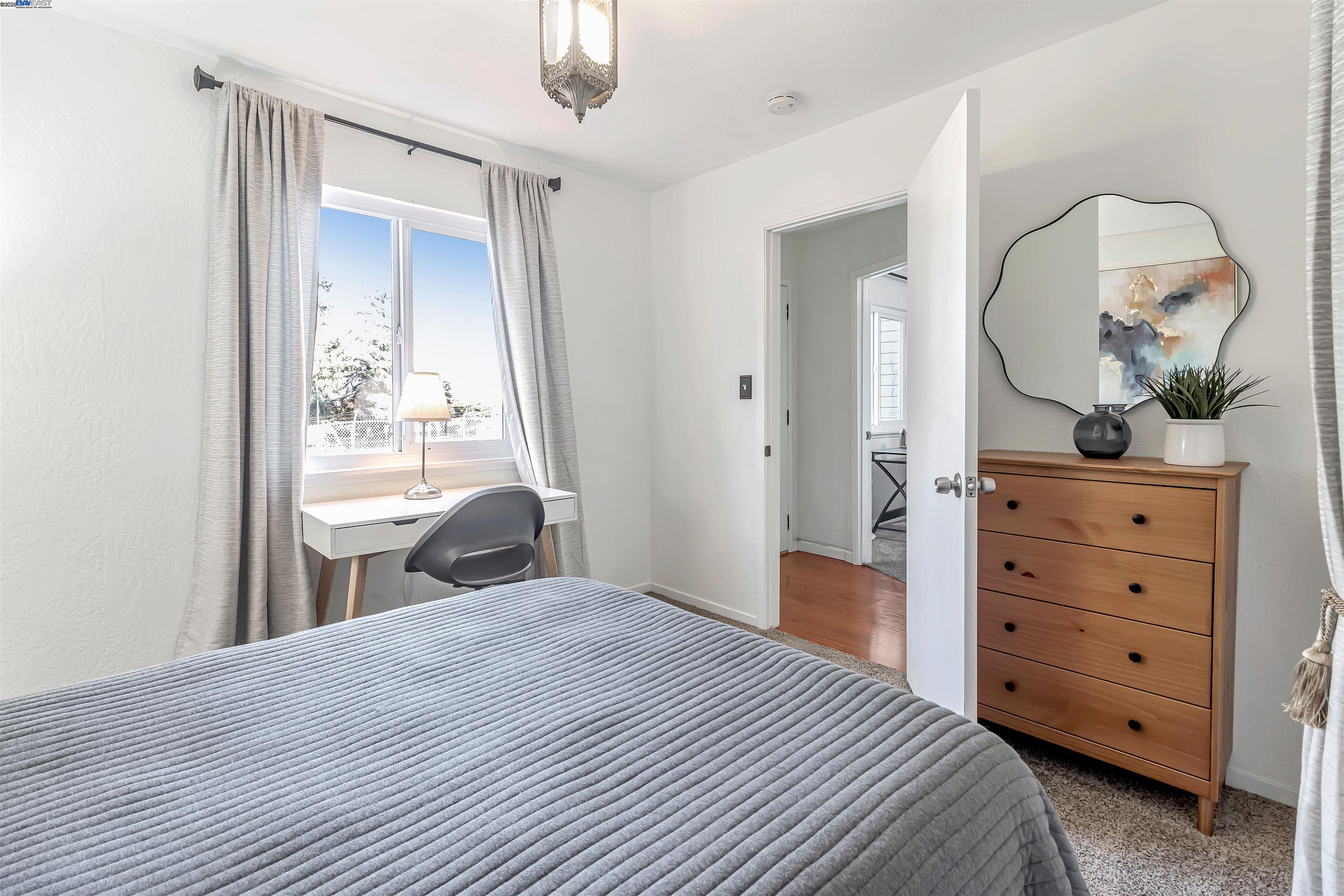 Detail Gallery Image 17 of 35 For 1416 12th St, Oakland,  CA 94607 - 5 Beds | 2 Baths