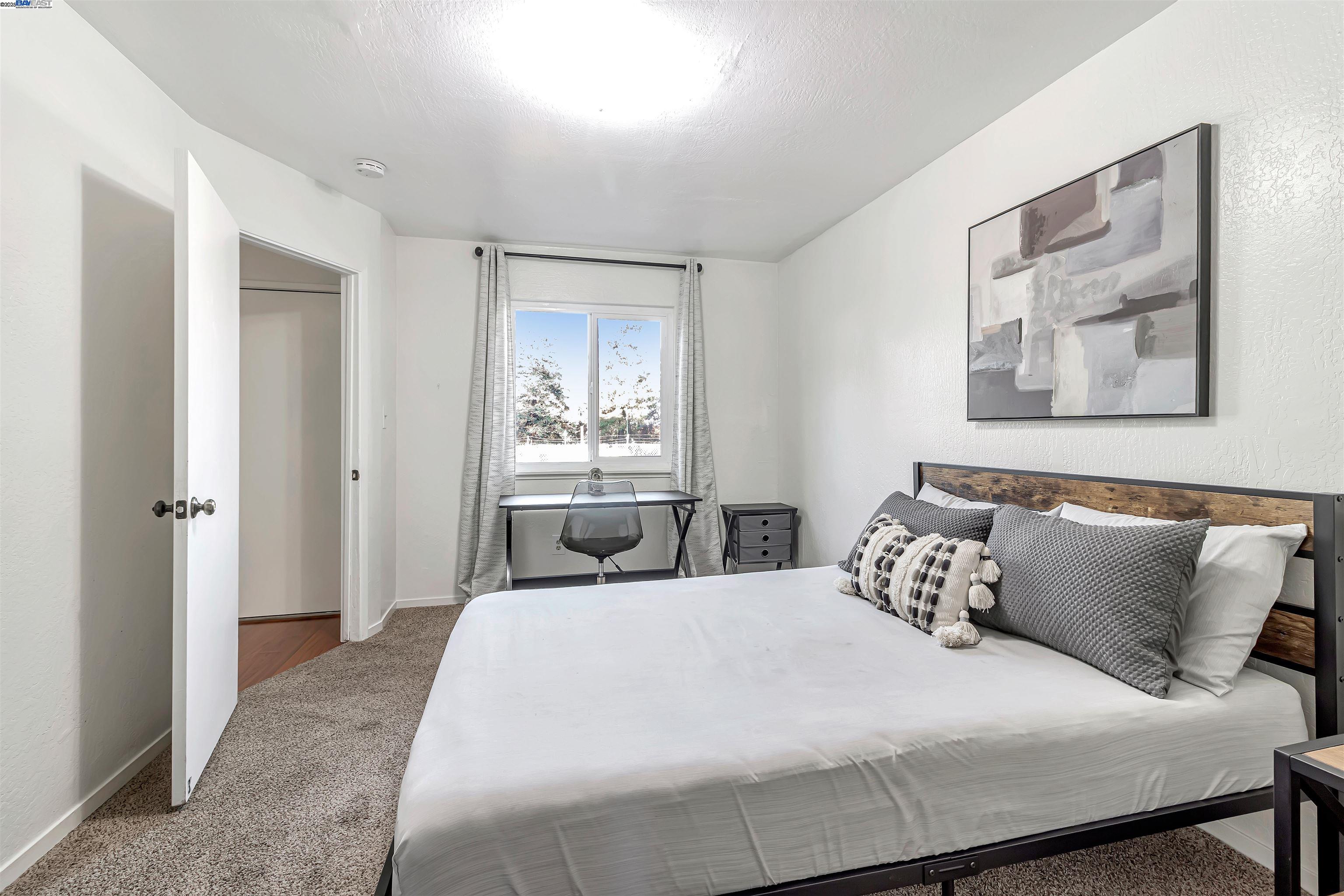 Detail Gallery Image 21 of 35 For 1416 12th St, Oakland,  CA 94607 - 5 Beds | 2 Baths