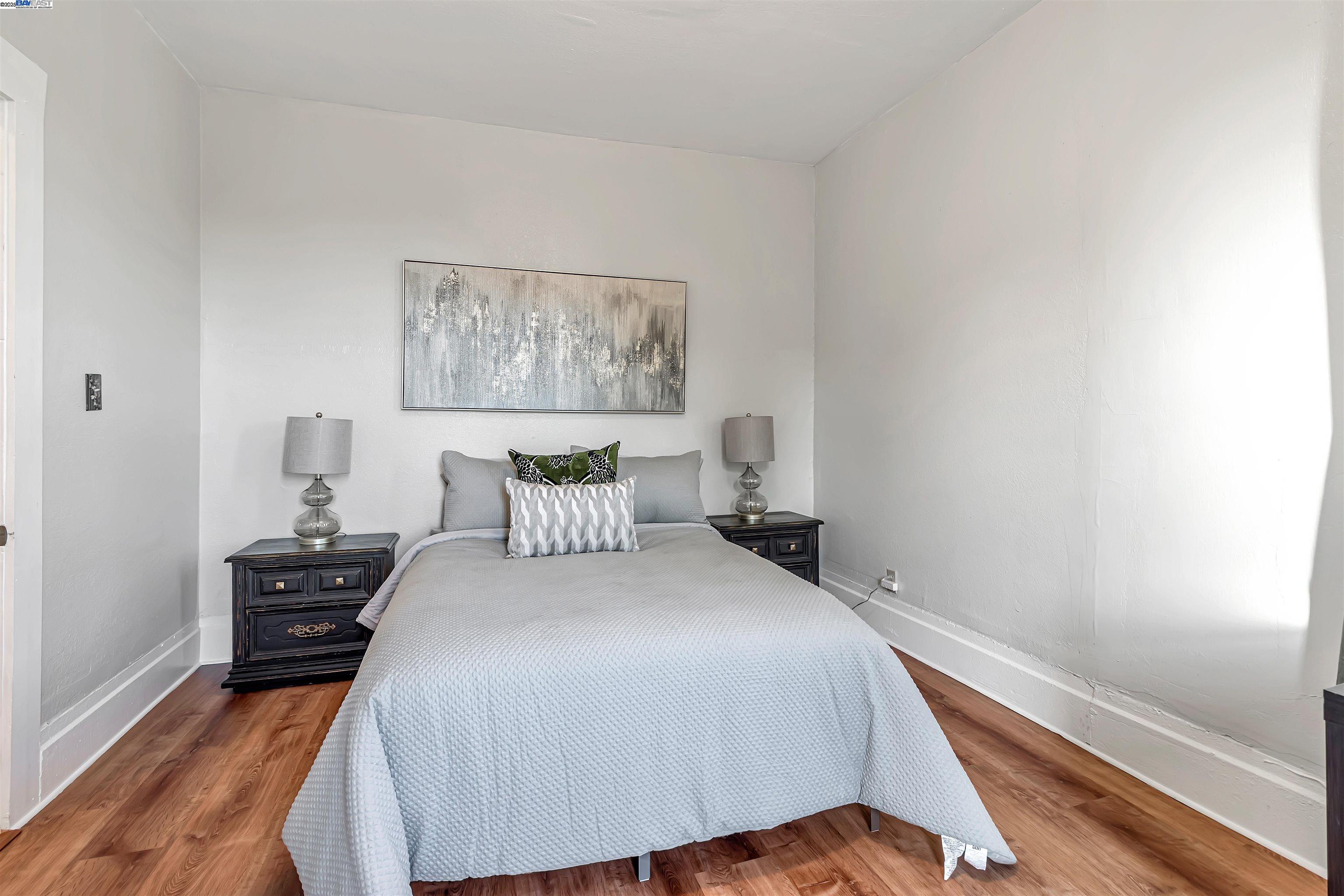 Detail Gallery Image 23 of 35 For 1416 12th St, Oakland,  CA 94607 - 5 Beds | 2 Baths