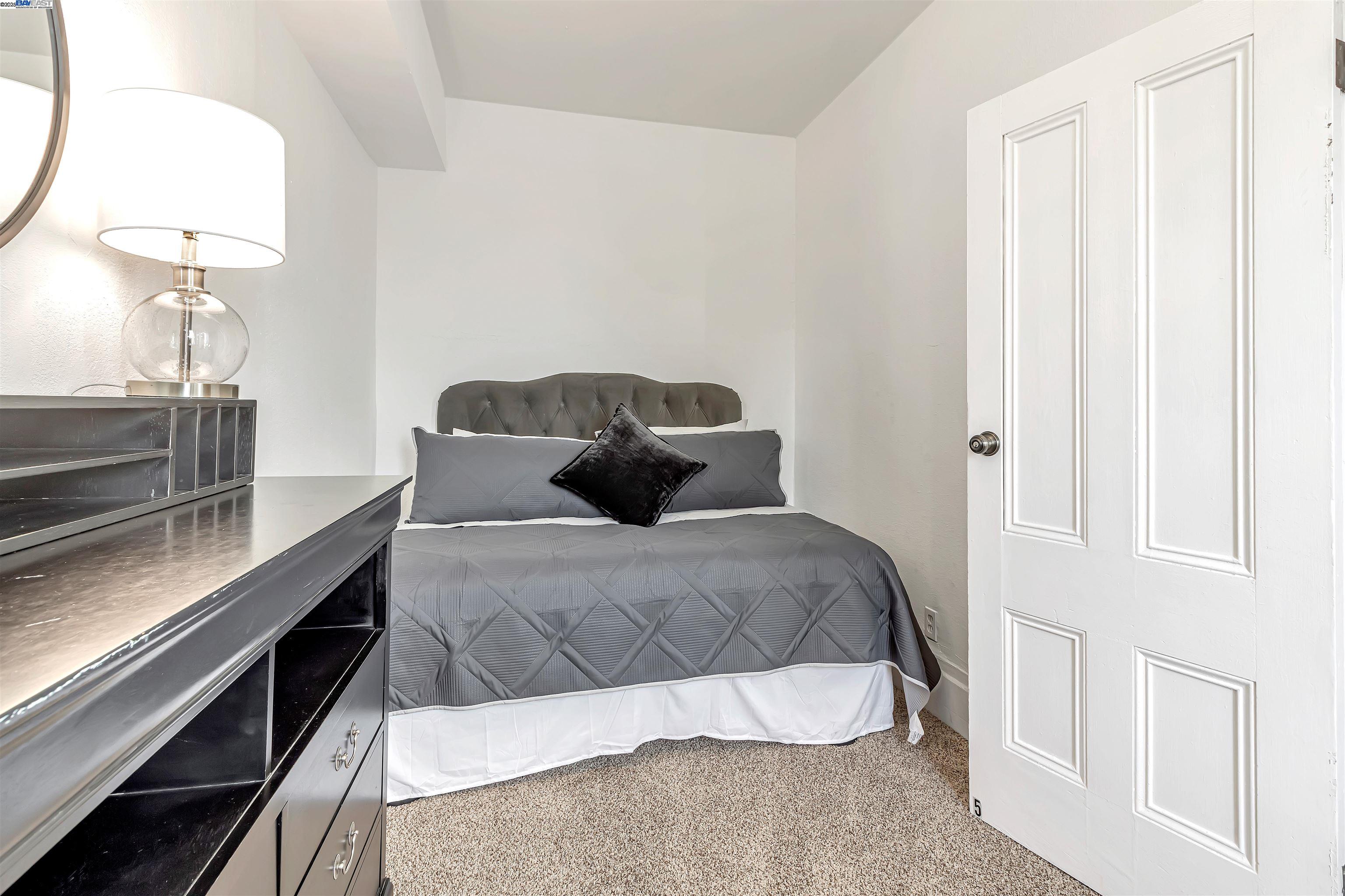 Detail Gallery Image 29 of 35 For 1416 12th St, Oakland,  CA 94607 - 5 Beds | 2 Baths