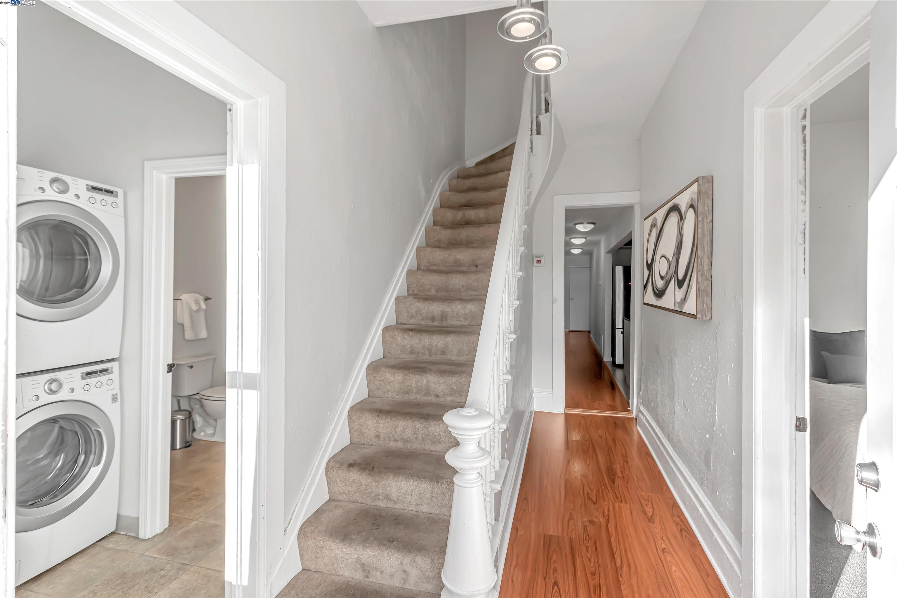 Detail Gallery Image 6 of 35 For 1416 12th St, Oakland,  CA 94607 - 5 Beds | 2 Baths