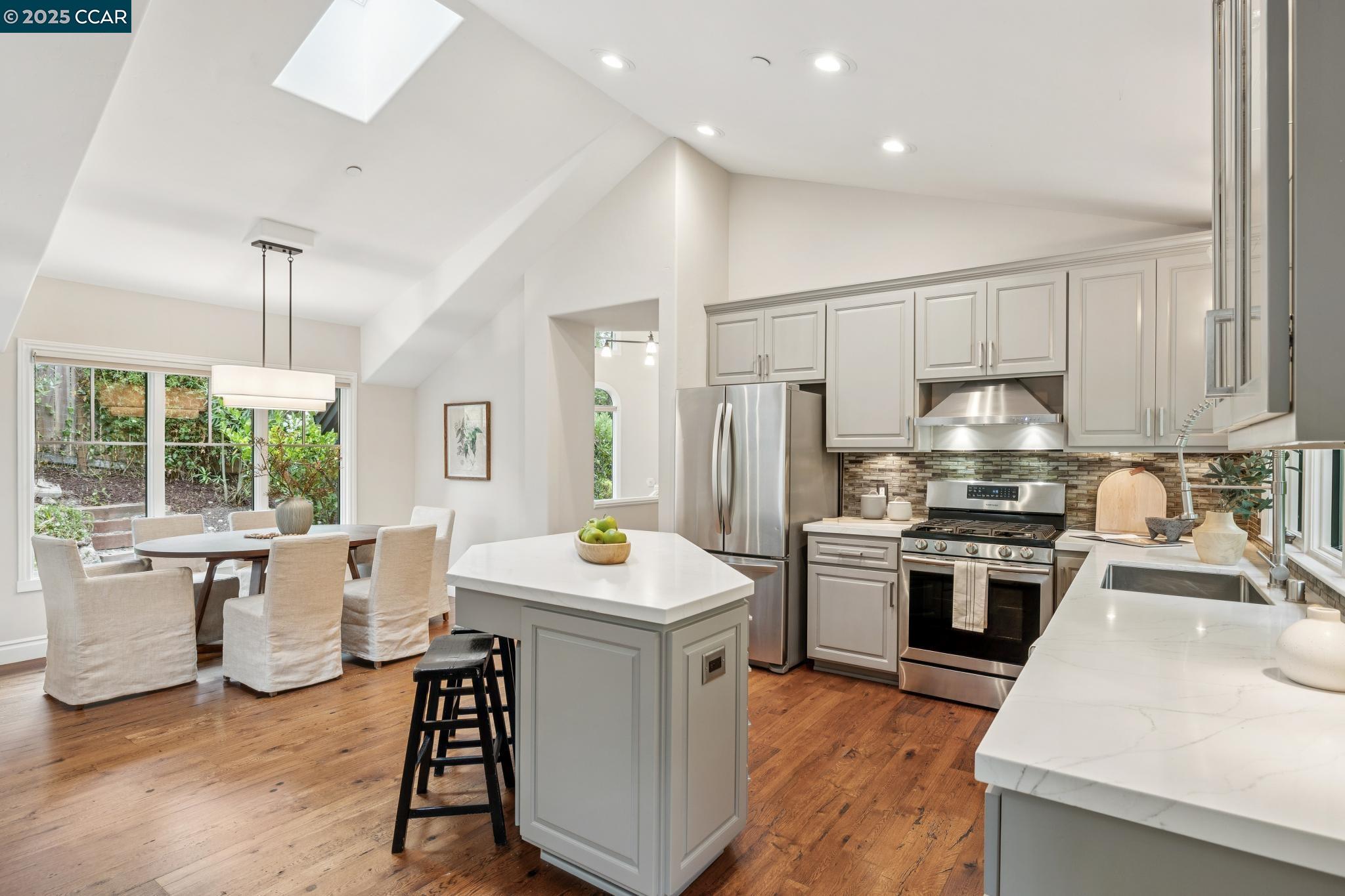Detail Gallery Image 13 of 41 For 1109 N Thompson Road, Lafayette,  CA 94549-3143 - 3 Beds | 2/1 Baths