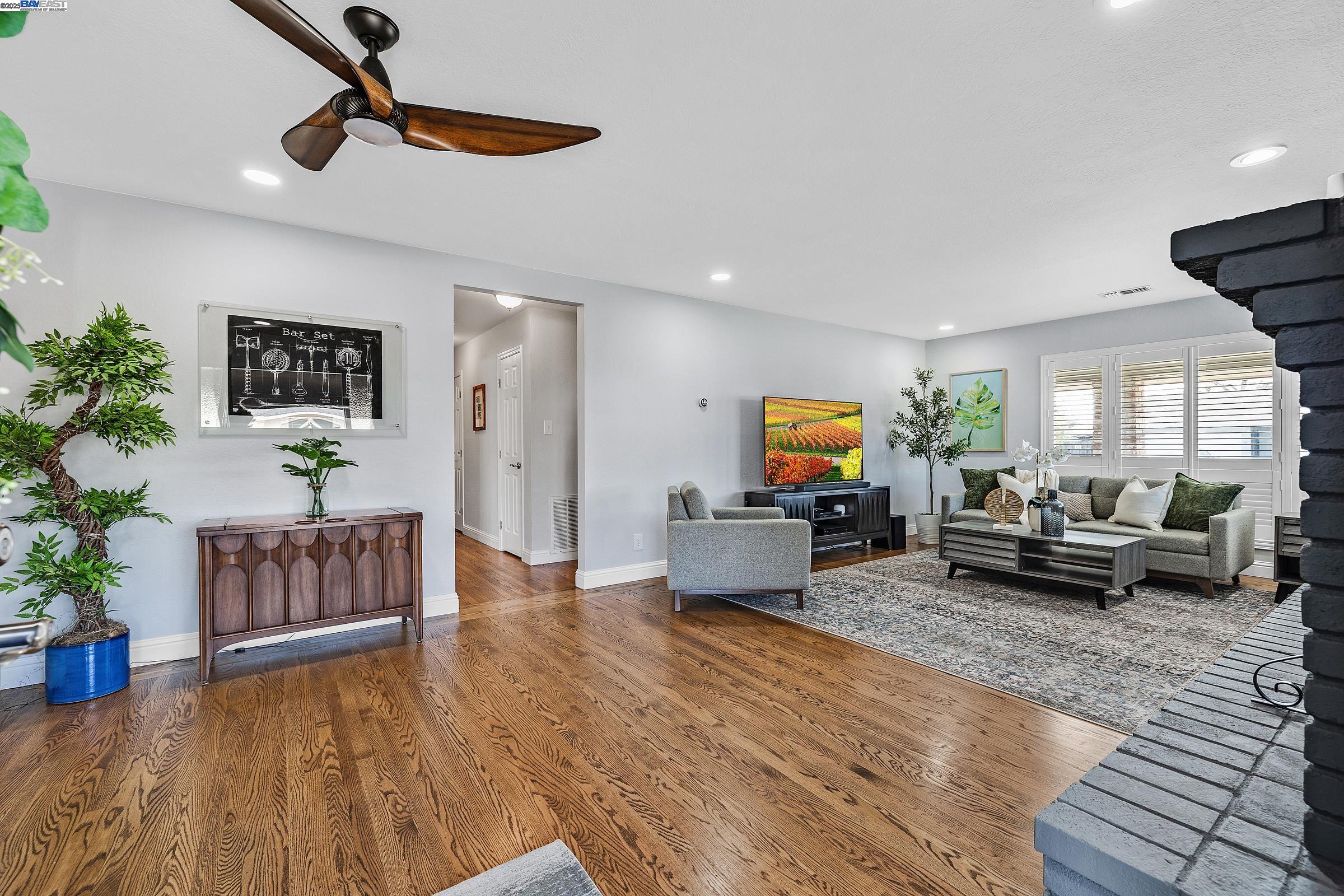Detail Gallery Image 3 of 35 For 36304 Magellan Dr, Fremont,  CA 94536 - 3 Beds | 2 Baths