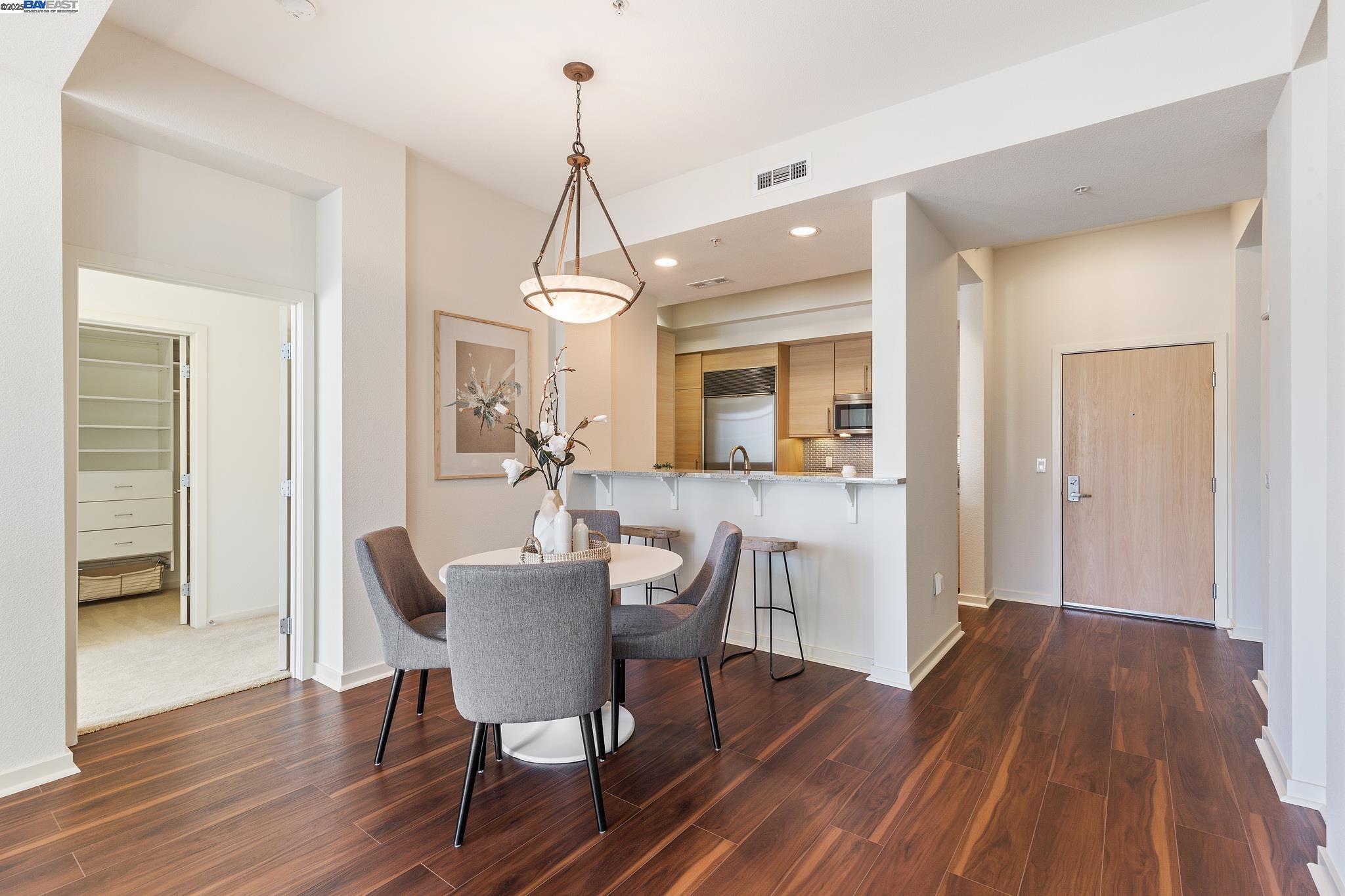Detail Gallery Image 7 of 28 For 1655 N California Blvd #422,  Walnut Creek,  CA 94596 - 2 Beds | 2 Baths