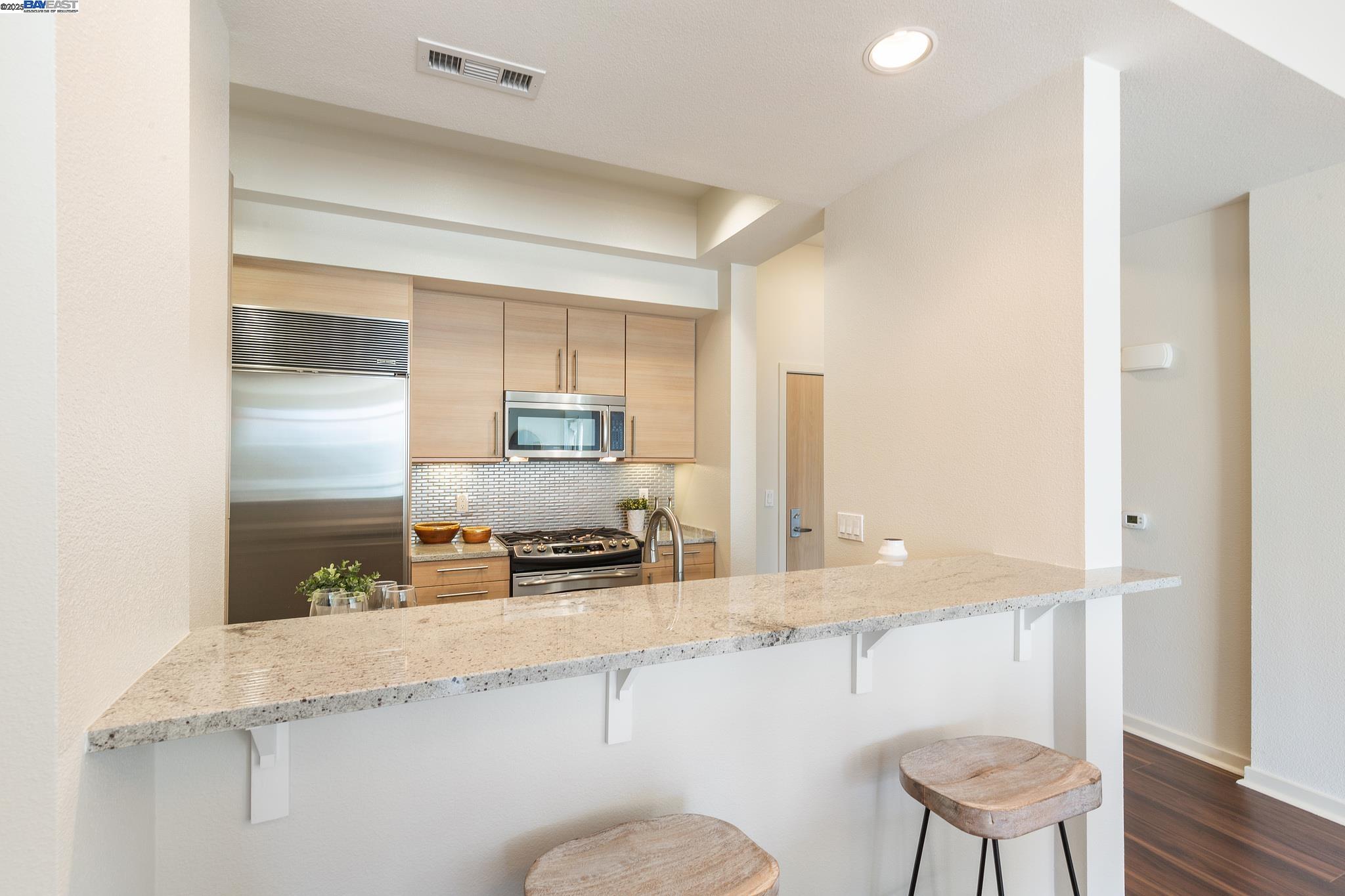 Detail Gallery Image 9 of 28 For 1655 N California Blvd #422,  Walnut Creek,  CA 94596 - 2 Beds | 2 Baths