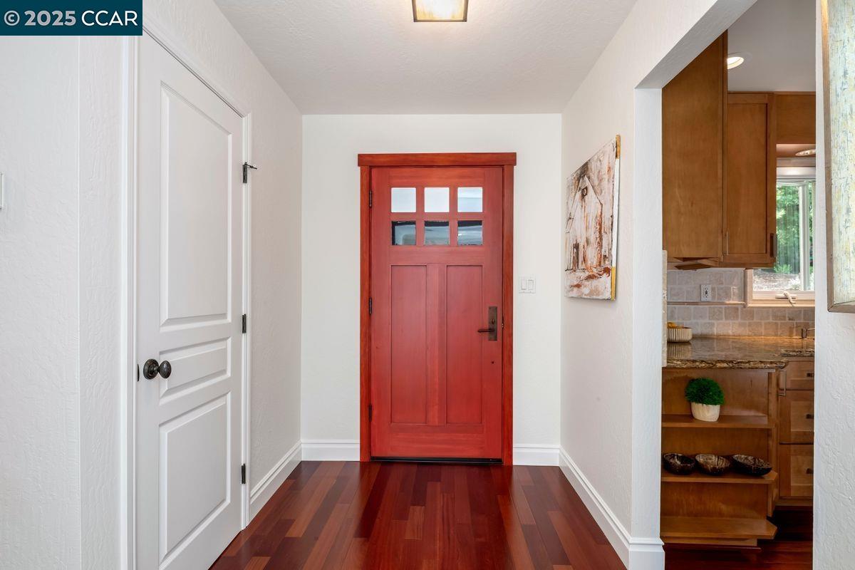 Detail Gallery Image 3 of 31 For 49 Muth Dr, Orinda,  CA 94563 - 3 Beds | 2 Baths