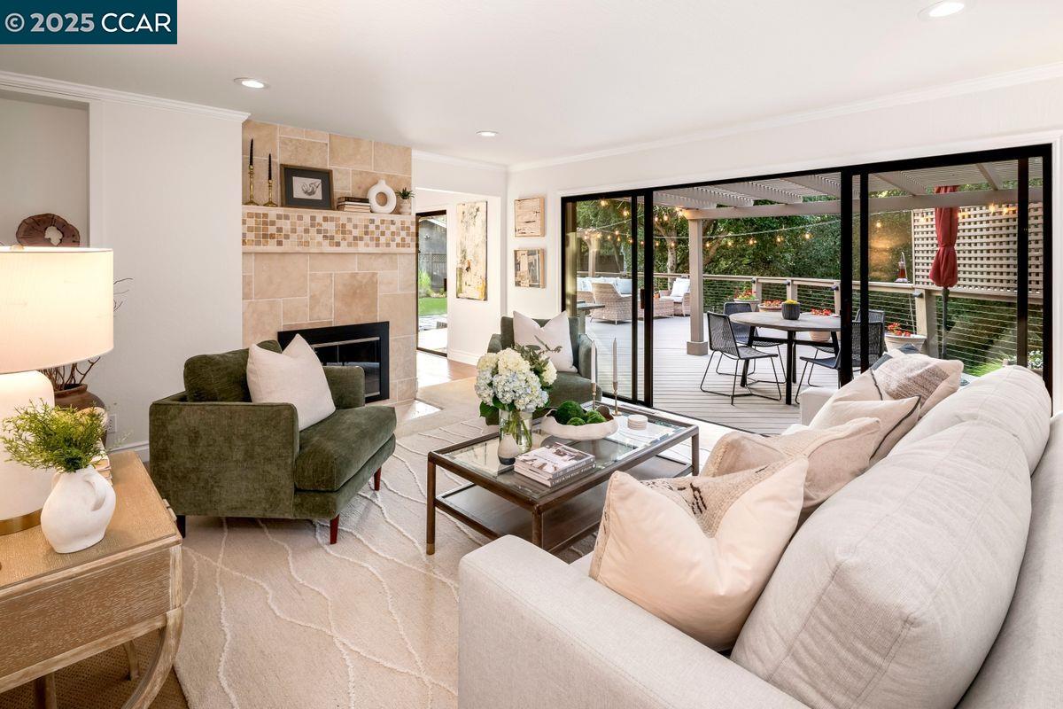 Detail Gallery Image 6 of 31 For 49 Muth Dr, Orinda,  CA 94563 - 3 Beds | 2 Baths