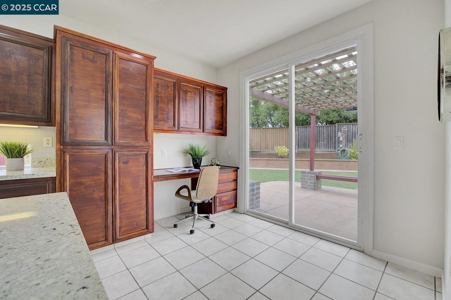 Detail Gallery Image 12 of 52 For 3630 Park Ridge Dr, Richmond,  CA 94806 - 5 Beds | 3 Baths