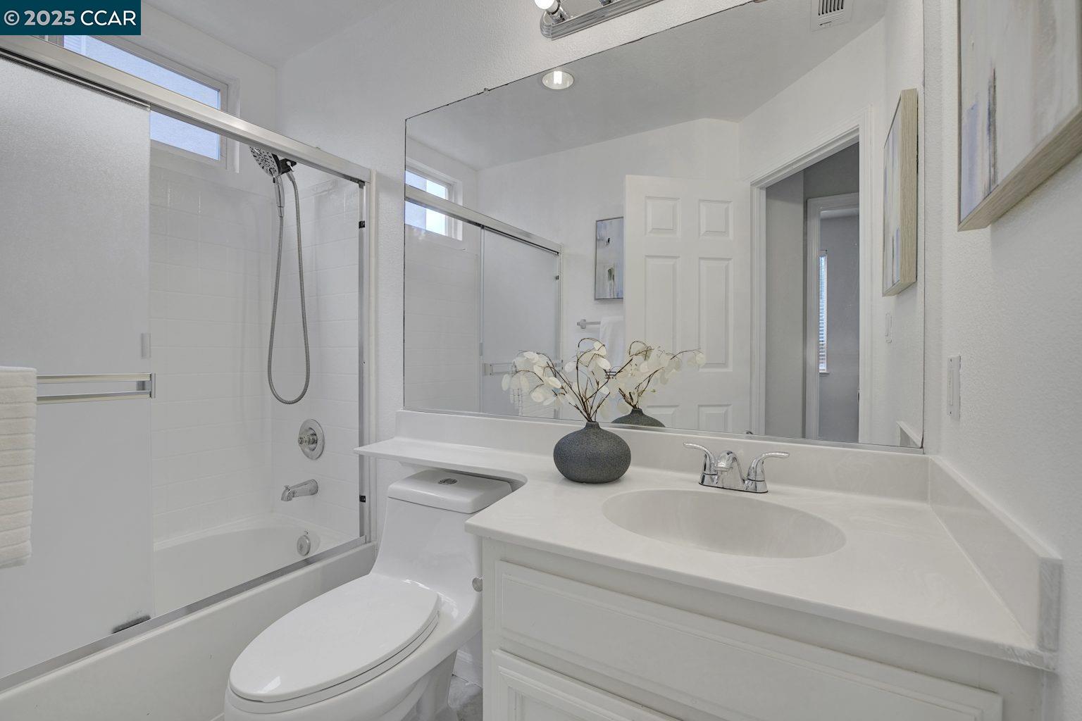Detail Gallery Image 20 of 52 For 3630 Park Ridge Dr, Richmond,  CA 94806 - 5 Beds | 3 Baths