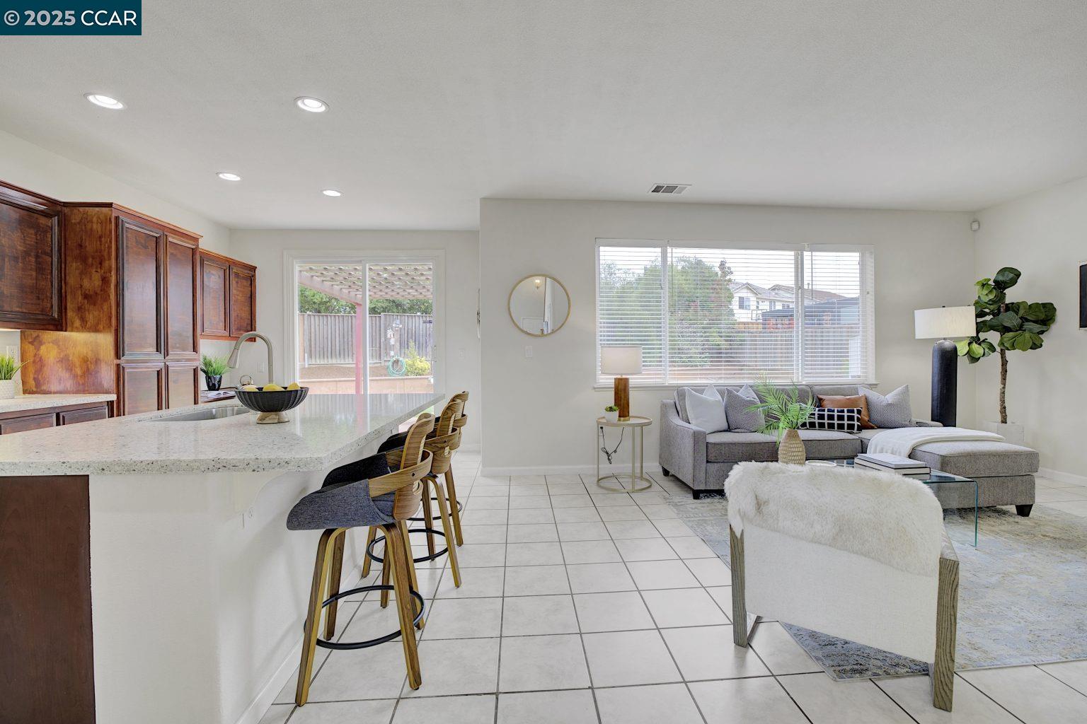 Detail Gallery Image 7 of 52 For 3630 Park Ridge Dr, Richmond,  CA 94806 - 5 Beds | 3 Baths