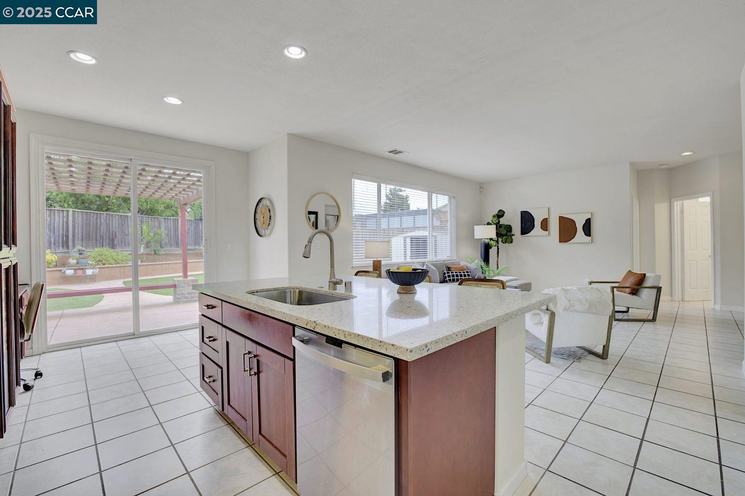 Detail Gallery Image 9 of 52 For 3630 Park Ridge Dr, Richmond,  CA 94806 - 5 Beds | 3 Baths