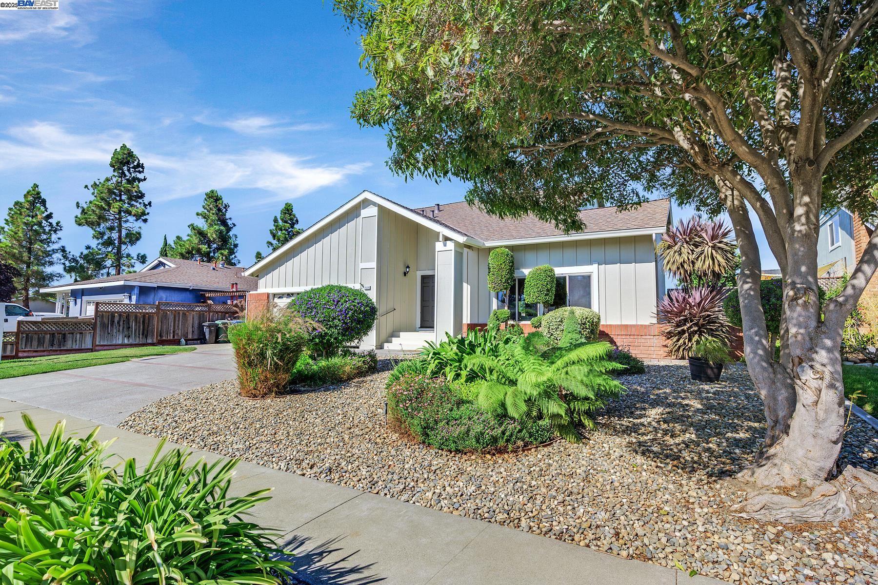 Detail Gallery Image 1 of 53 For 35220 Cornwall Pl, Newark,  CA 94560 - 4 Beds | 2/1 Baths
