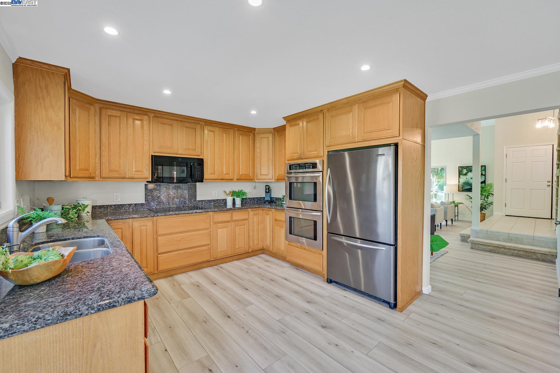Detail Gallery Image 12 of 53 For 35220 Cornwall Pl, Newark,  CA 94560 - 4 Beds | 2/1 Baths