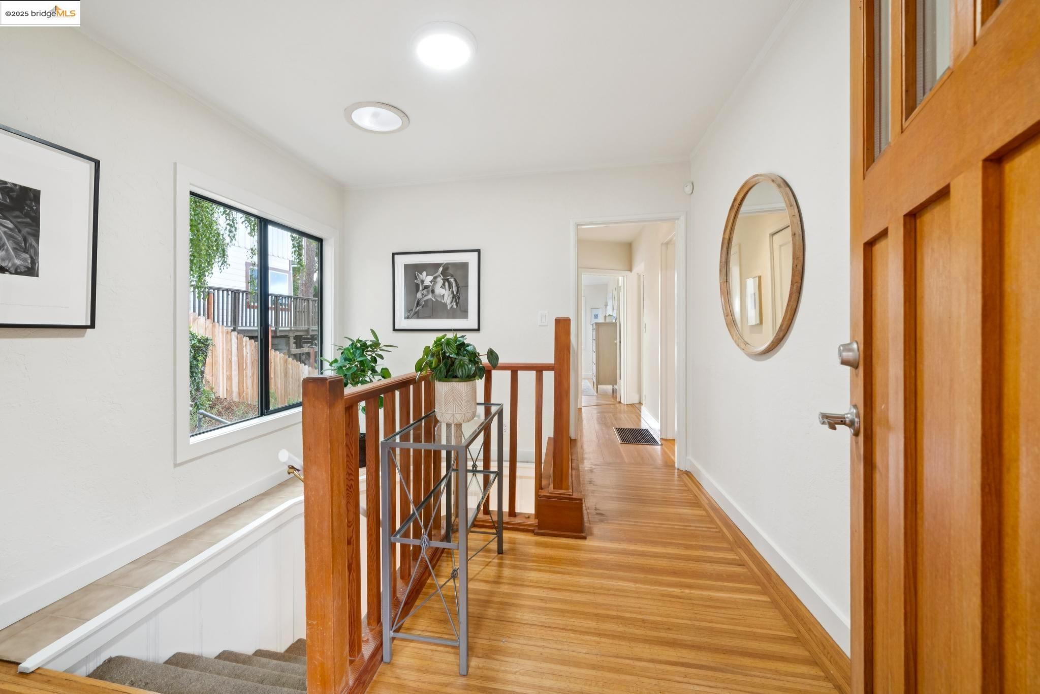 Detail Gallery Image 3 of 50 For 6258 Crown Ave, Oakland,  CA 94611 - 3 Beds | 3 Baths