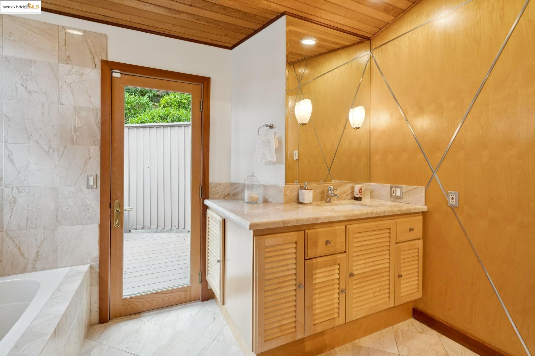 Detail Gallery Image 25 of 50 For 6258 Crown Ave, Oakland,  CA 94611 - 3 Beds | 3 Baths